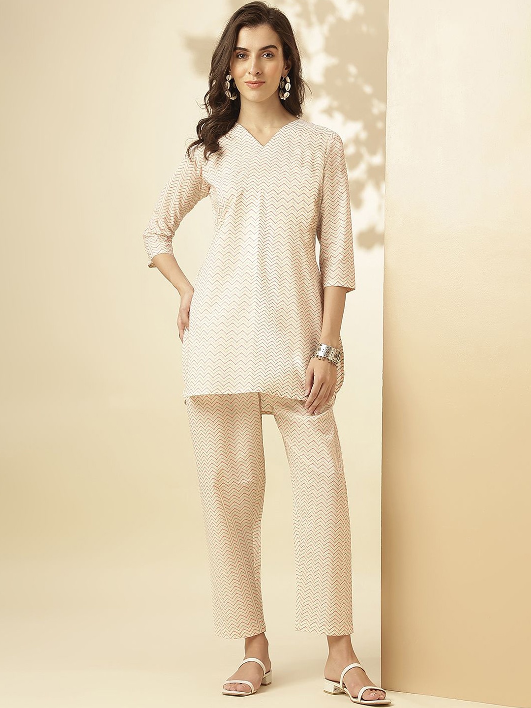 

HRITIKA Chevron Printed Pure Cotton V-Neck Tunic With Trousers, White