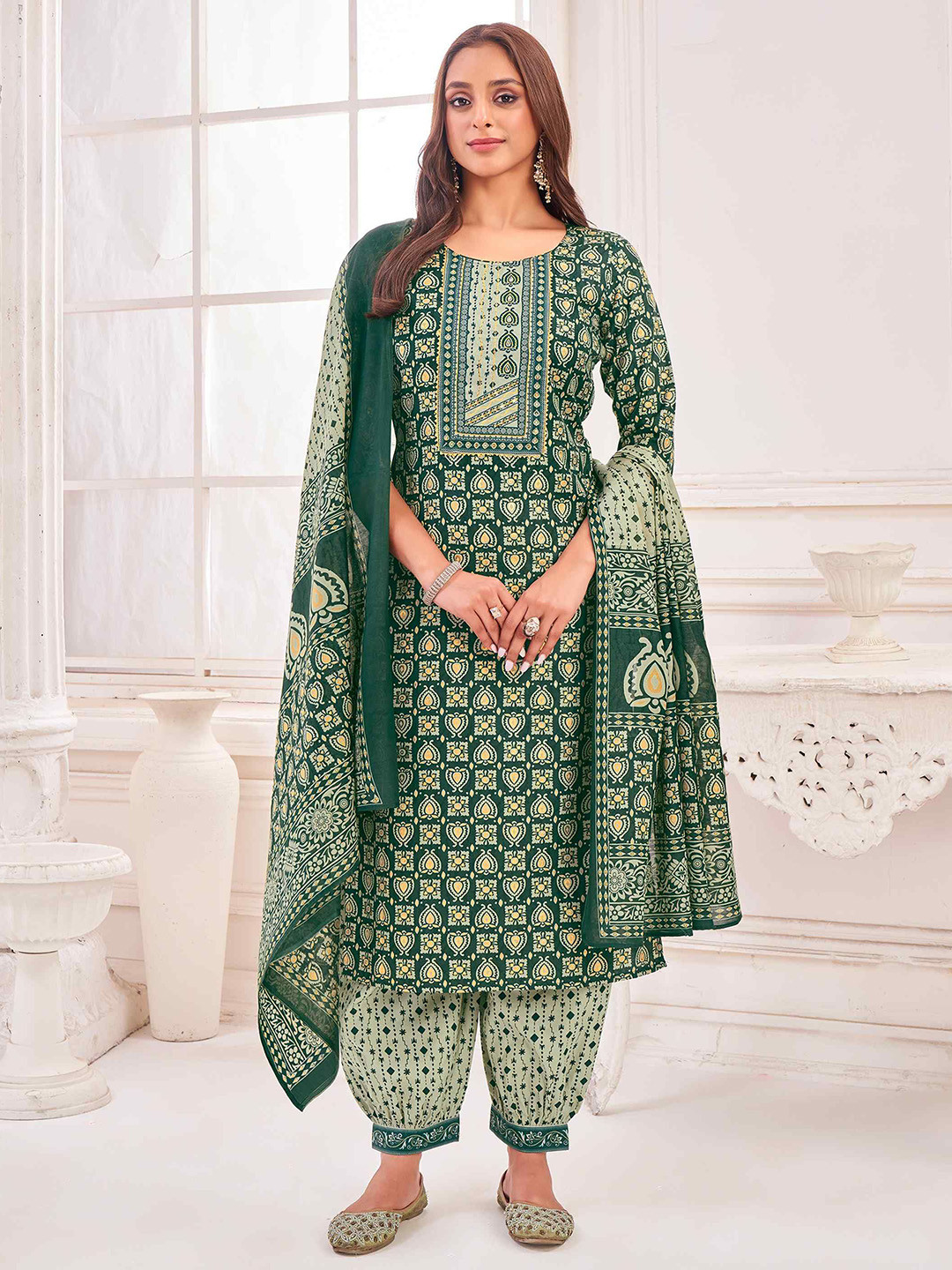 

MOJILAA Floral Printed Sequinned Round Neck Straight Kurta With Salwar And Dupatta, Sea green