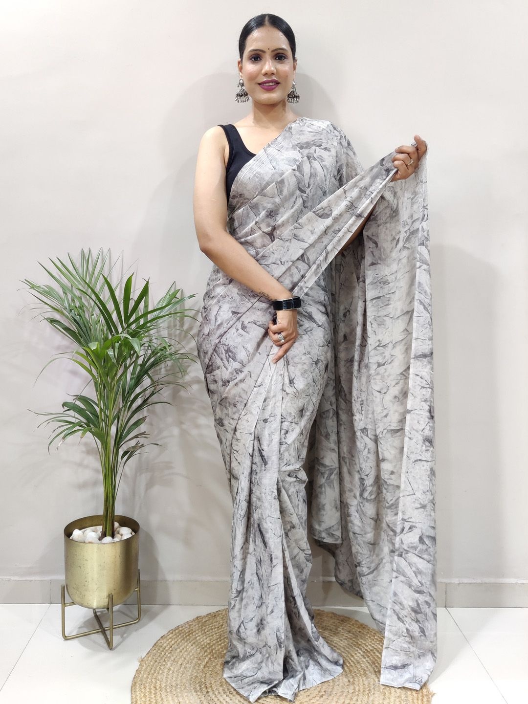 

Mitera Poly Chiffon Ready to Wear Saree, Grey