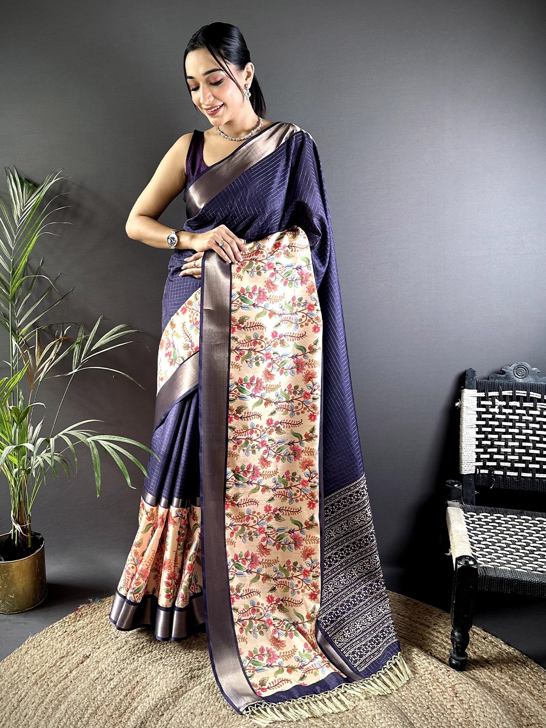 

NIWAA Kalamkari Zari Silk Blend Saree, Navy blue