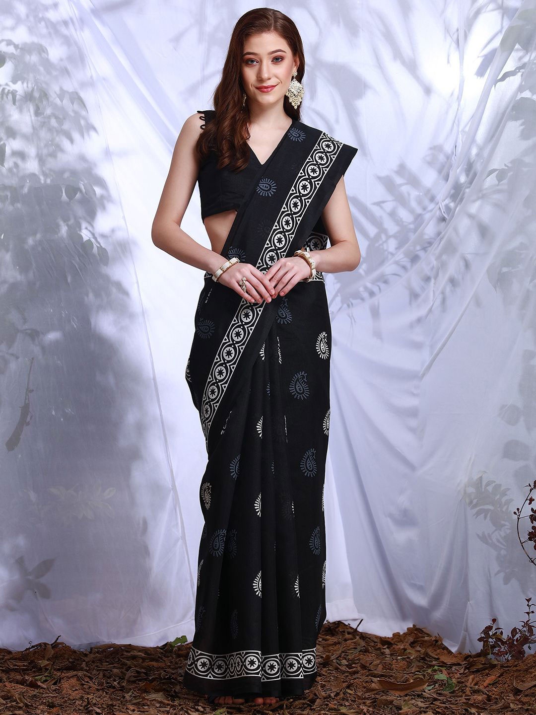 

Anouk Rustic Bagh Silk Blend Bagru Saree, Black