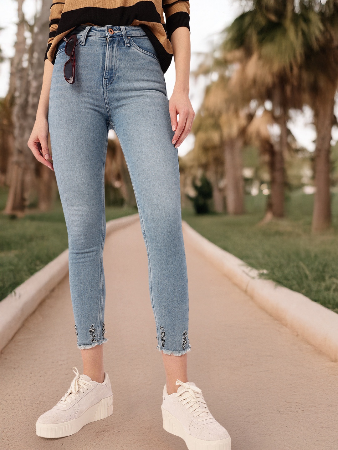 

DressBerry Women Street Skinny Fit Ripped Faded Jeans, Blue