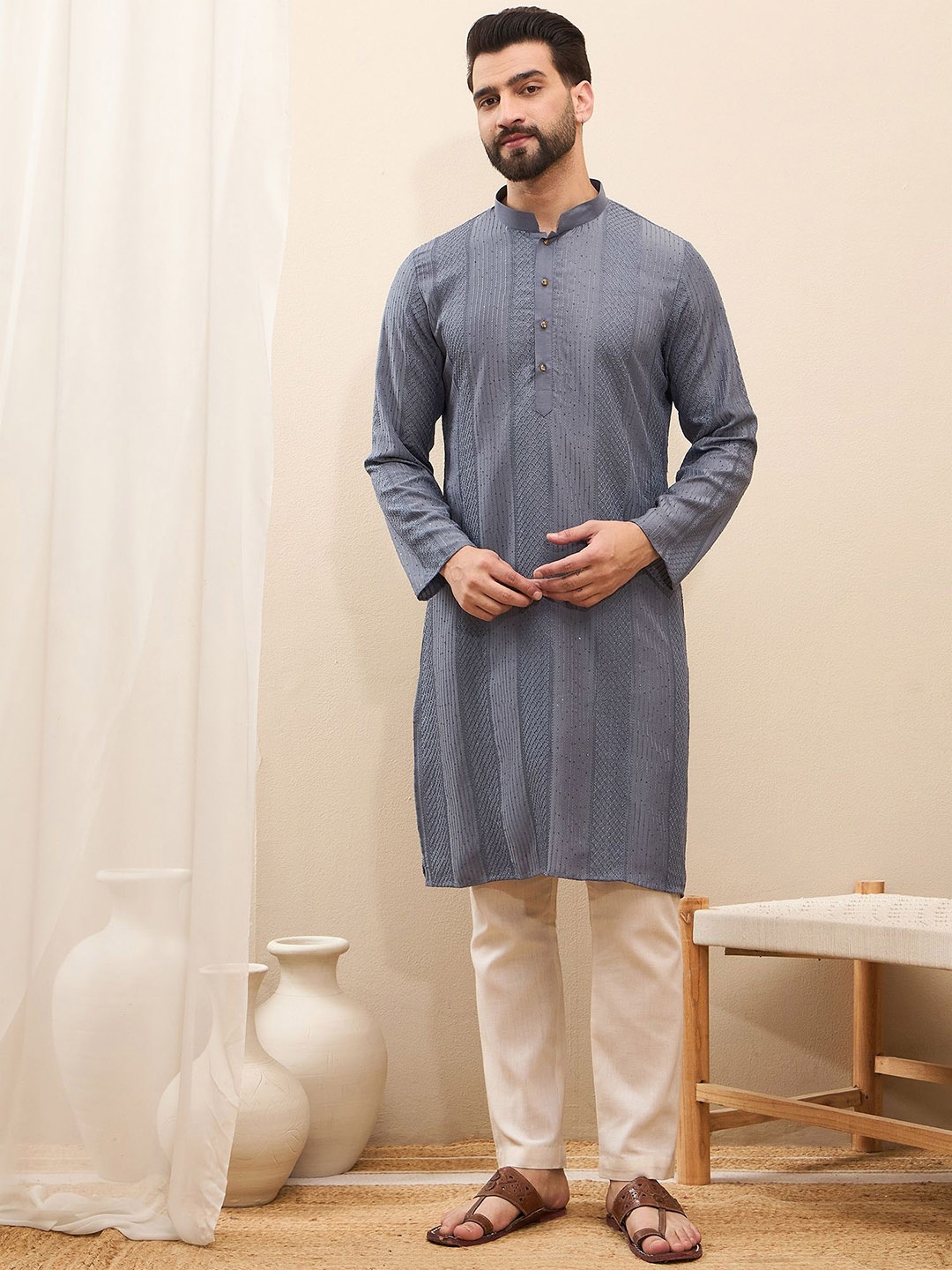 

SWAGG INDIA Geometric Embroidered Thread Work Straight Kurta, Grey