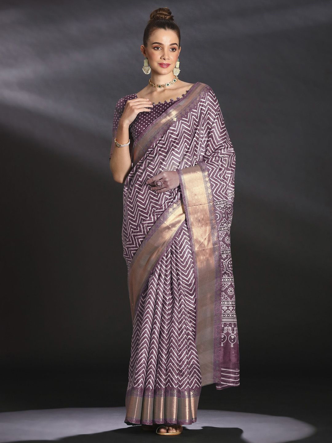 

Anouk Rustic Zari Art Silk Sungudi Saree, Mauve