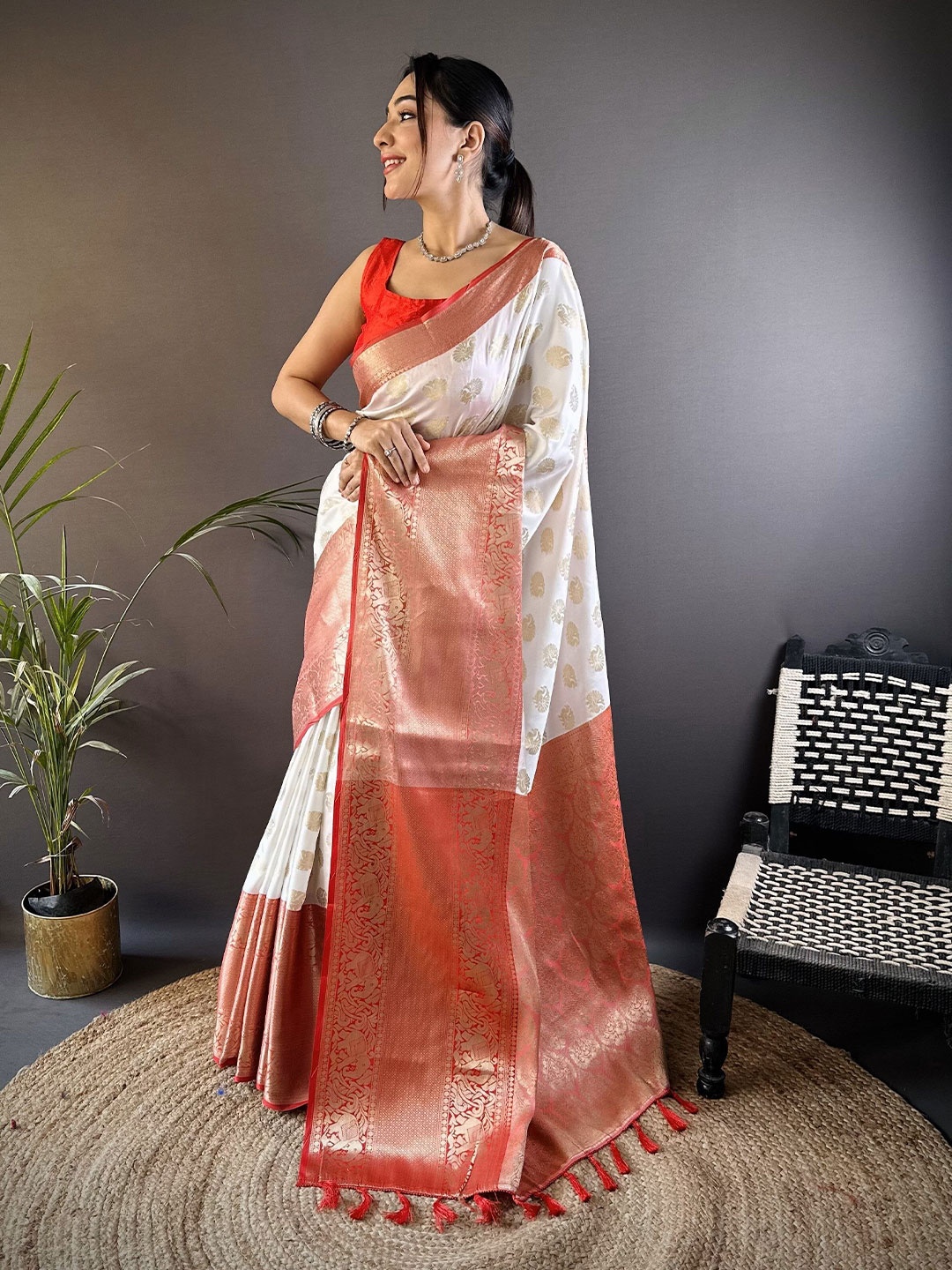 

NIWAA Woven Design Zari Pure Silk Kanjeevaram Saree, Cream