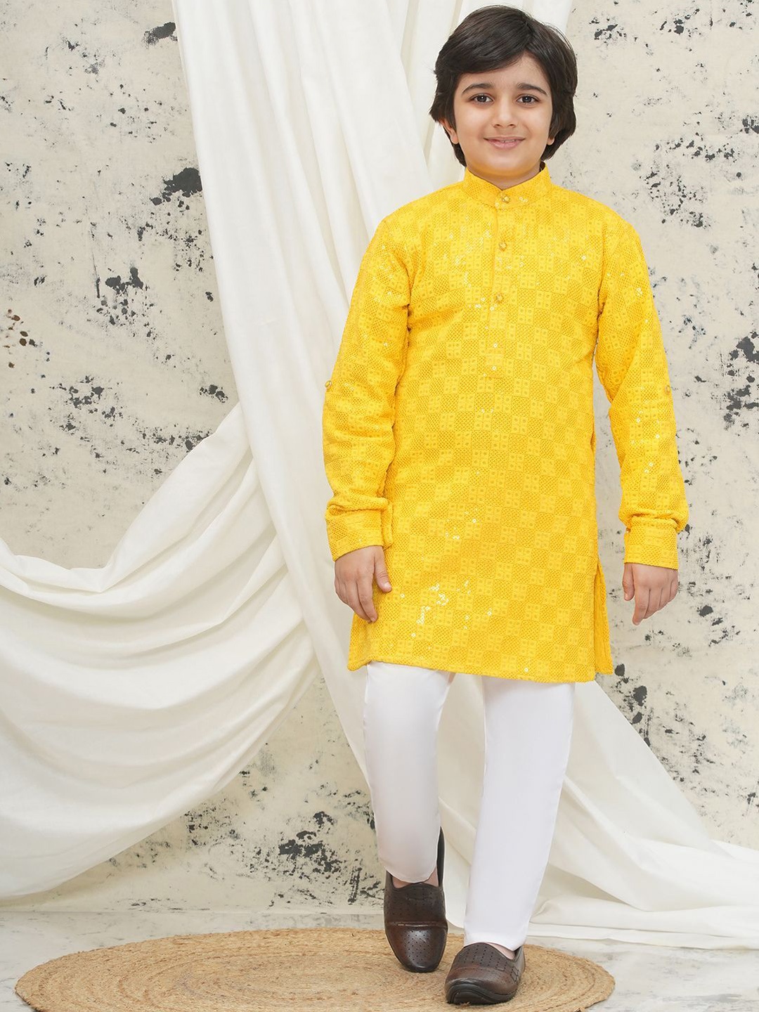

Aj DEZInES Boys Ethnic Motifs Embroidered Regular Sequinned Kurta with Pyjamas, Yellow