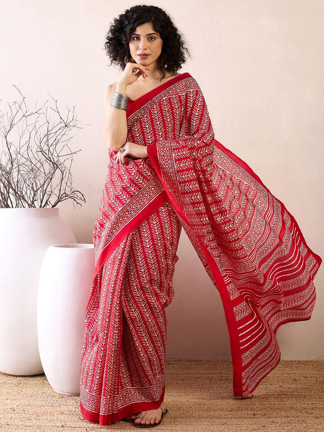 

Mitera Ethnic Motifs Silk Blend Ready to Wear Dabu Saree, Red