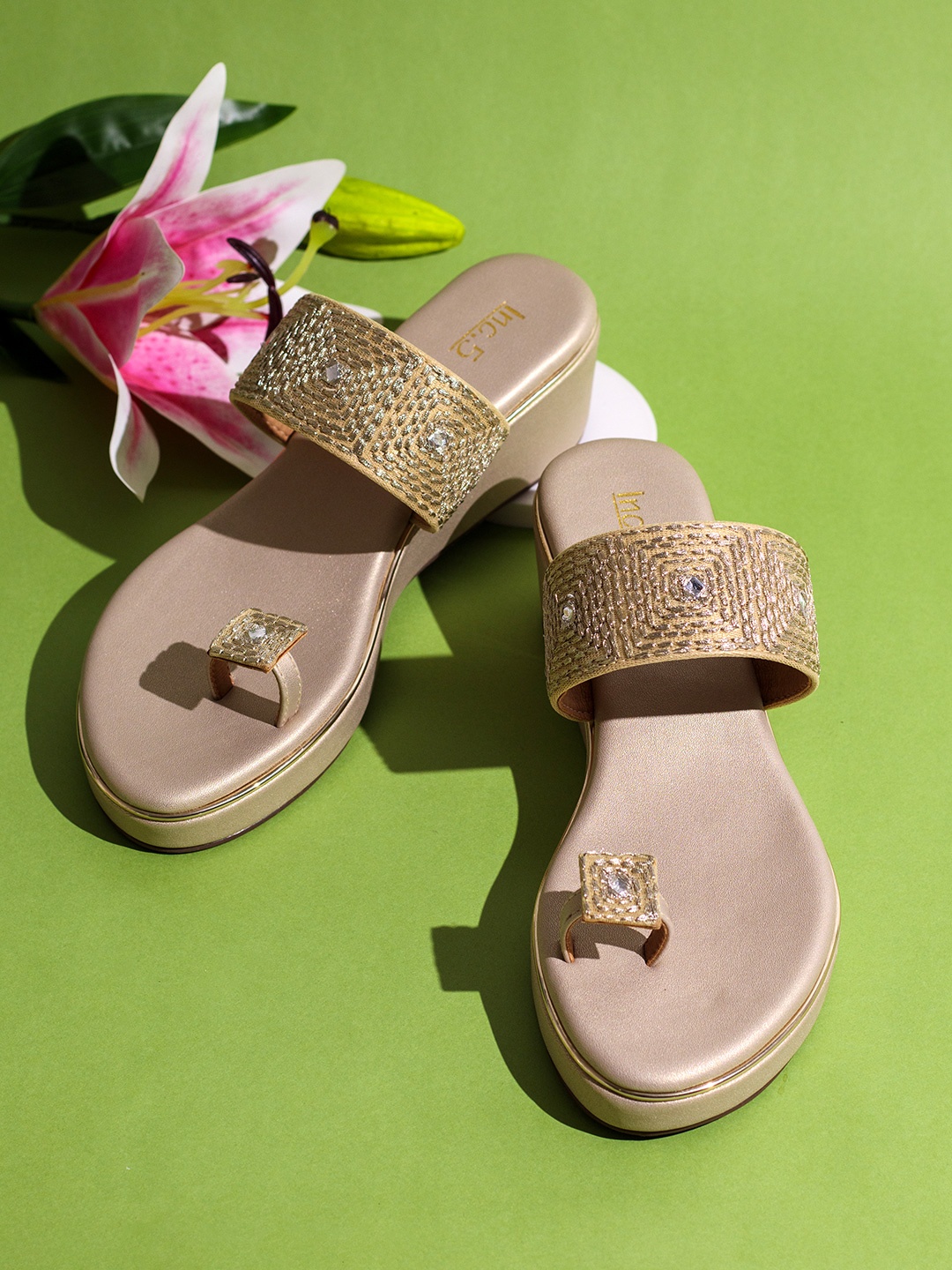 

Inc 5 Ethnic Wedge Sandals, Gold