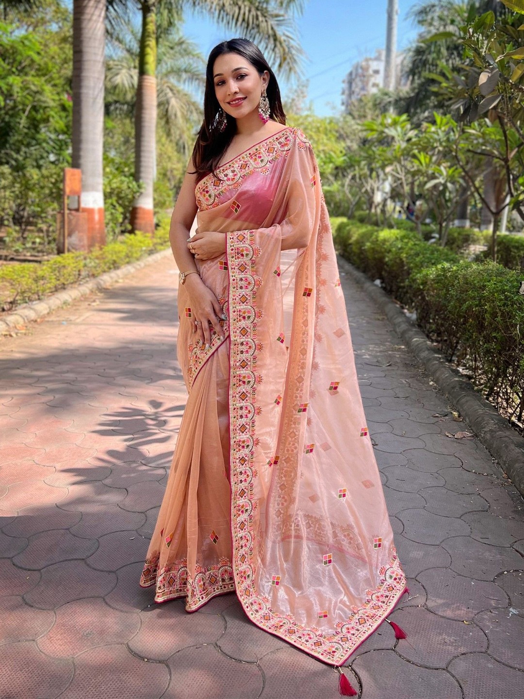 

Mitera Floral Embroidered Tissue Saree, Peach