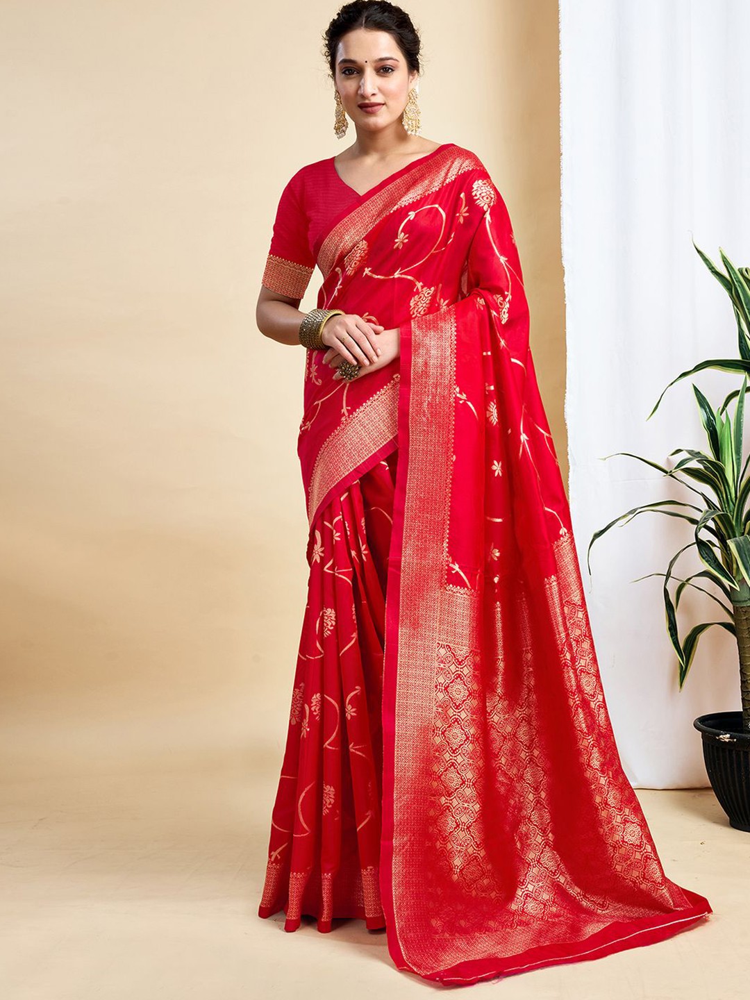 

HERE&NOW Woven Design Zari Silk Blend Banarasi Saree, Red