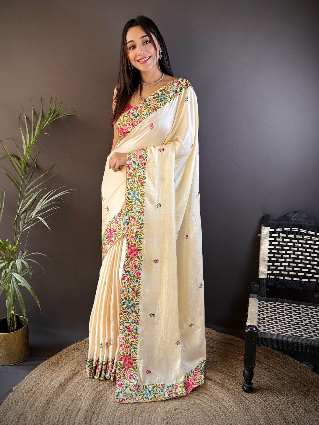 

NIWAA Floral Embroidered Jute Cotton Saree, Cream