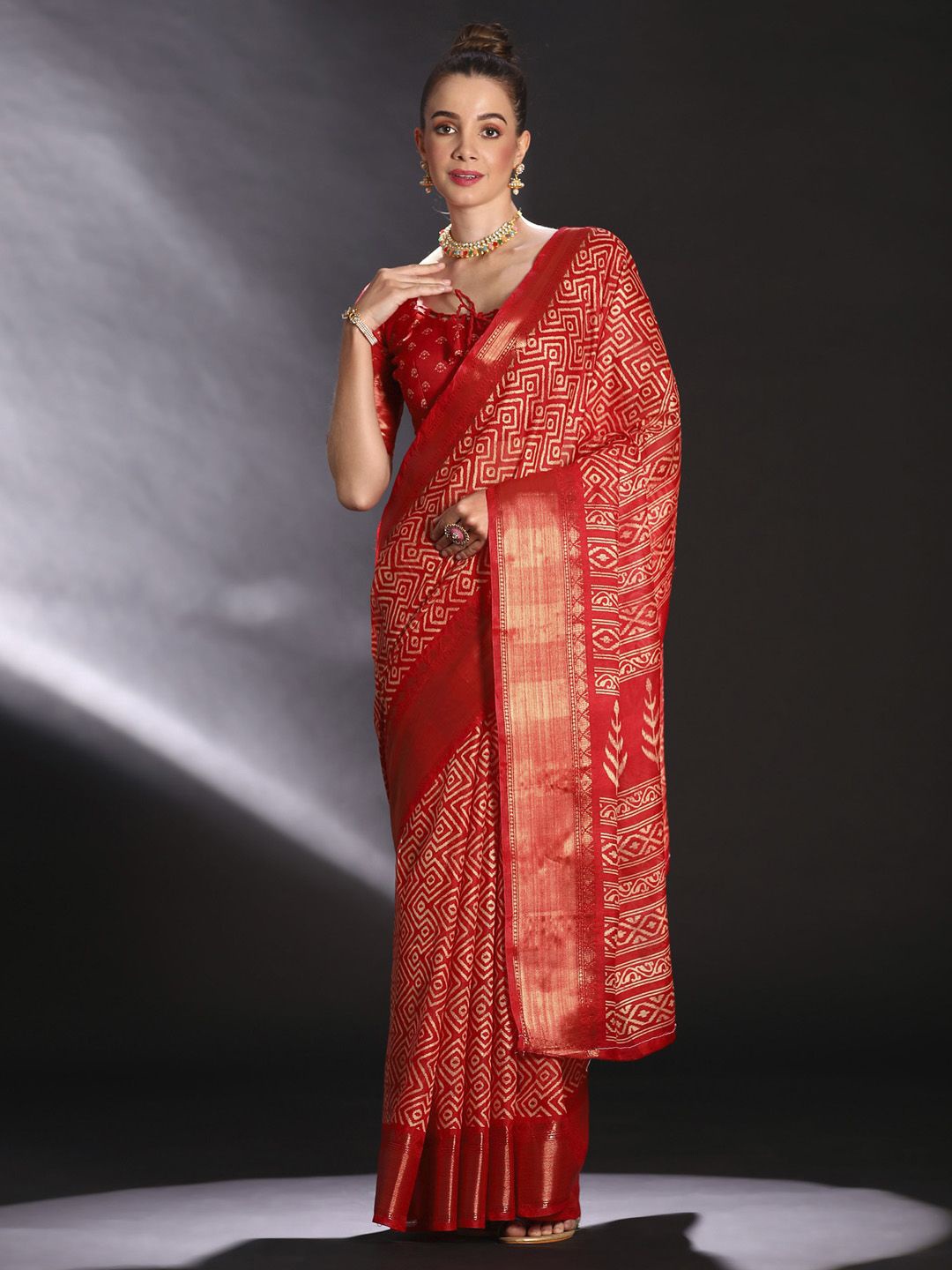 

Anouk Rustic Zari Art Silk Sungudi Saree, Red