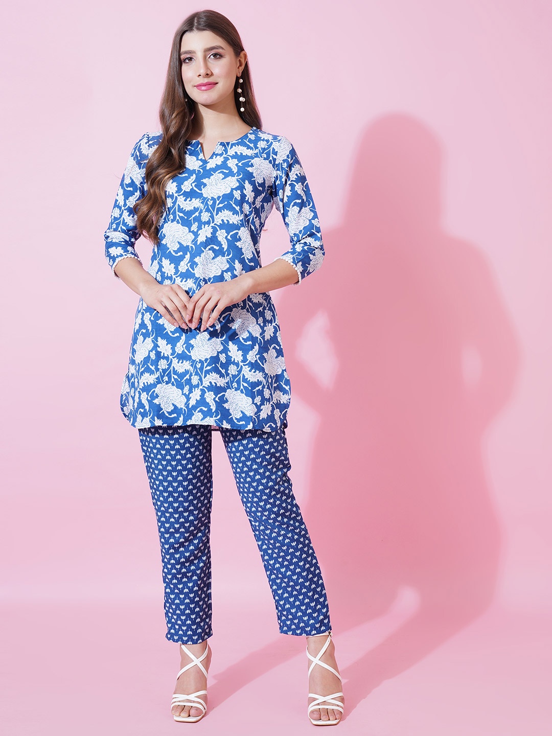 

SANTOPERA DESIGNER Floral Printed Notch-Neck Top With Trousers, Blue
