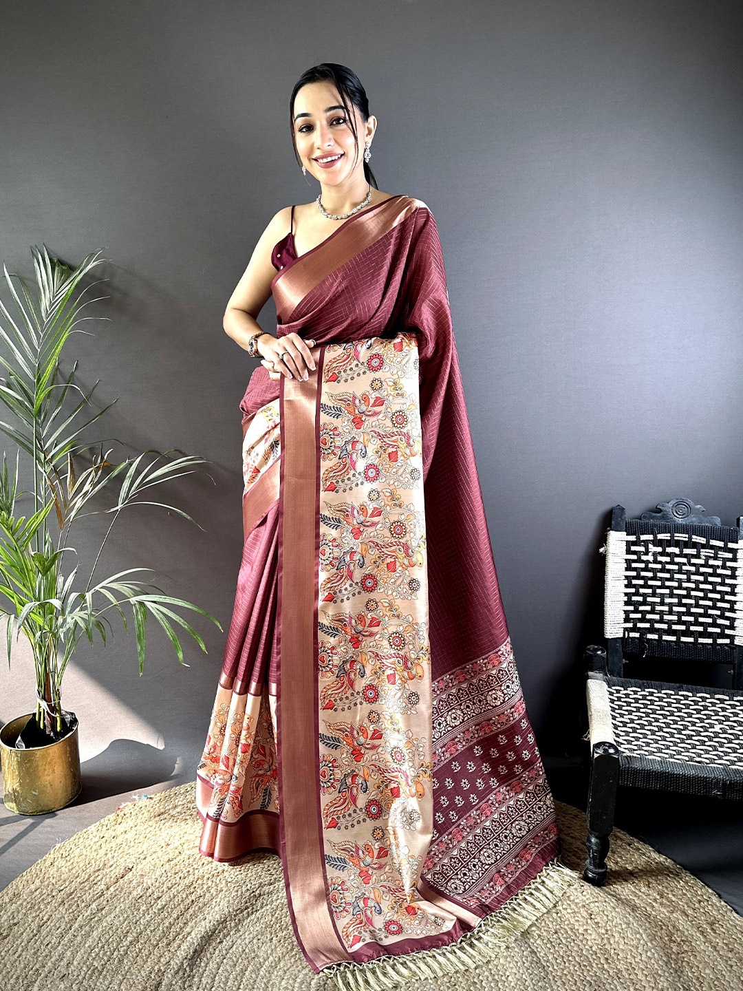 

NIWAA Kalamkari Zari Silk Blend Saree, Red