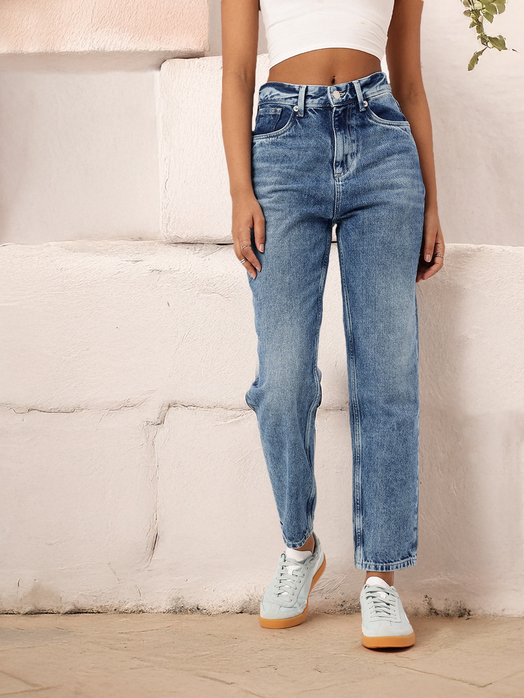

DressBerry Women Street Savvy Straight Fit Heavy Fade Jeans, Blue