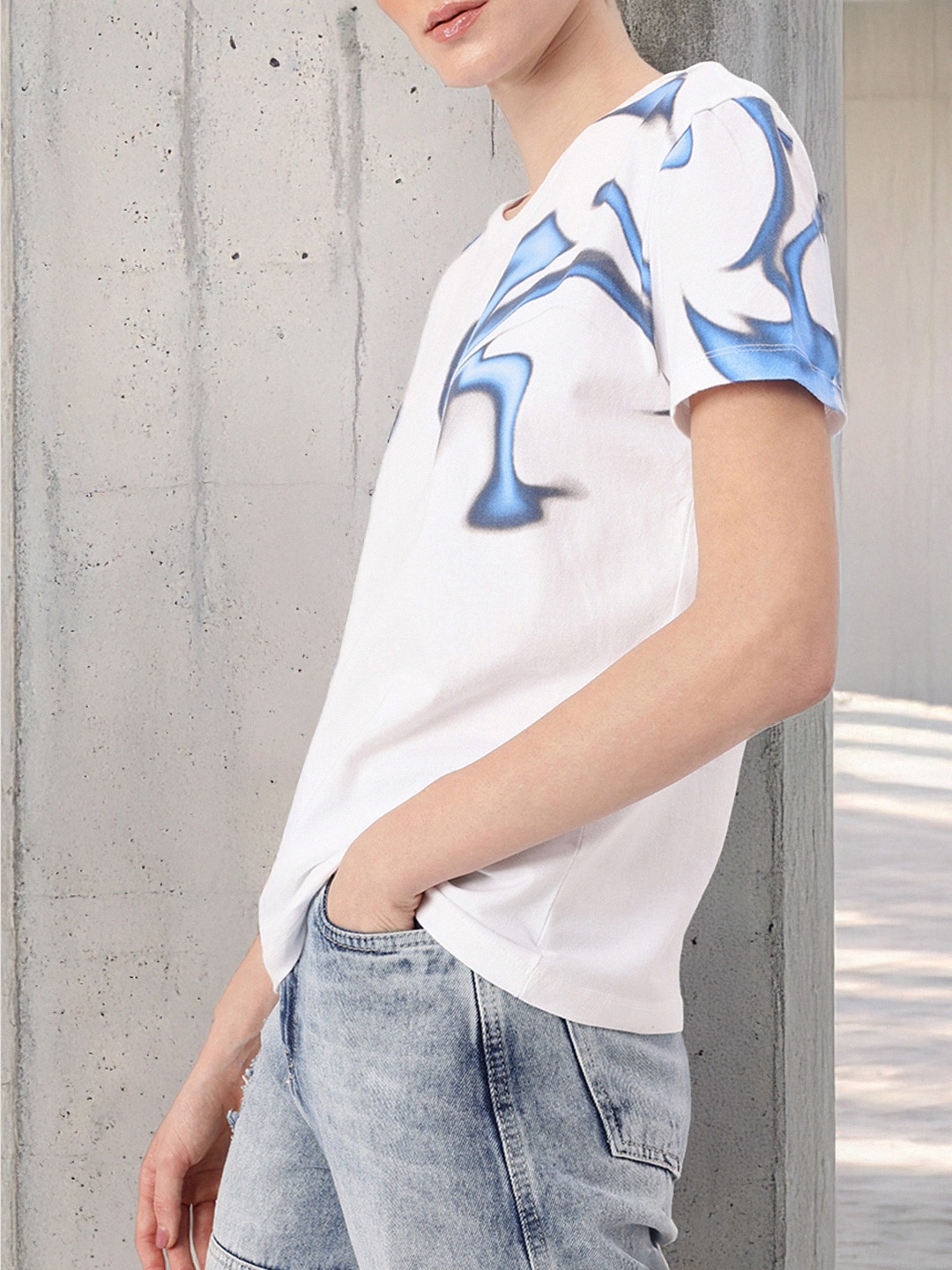 

DressBerry Stylish Vibe Printed Relaxed Fit T-shirt, White