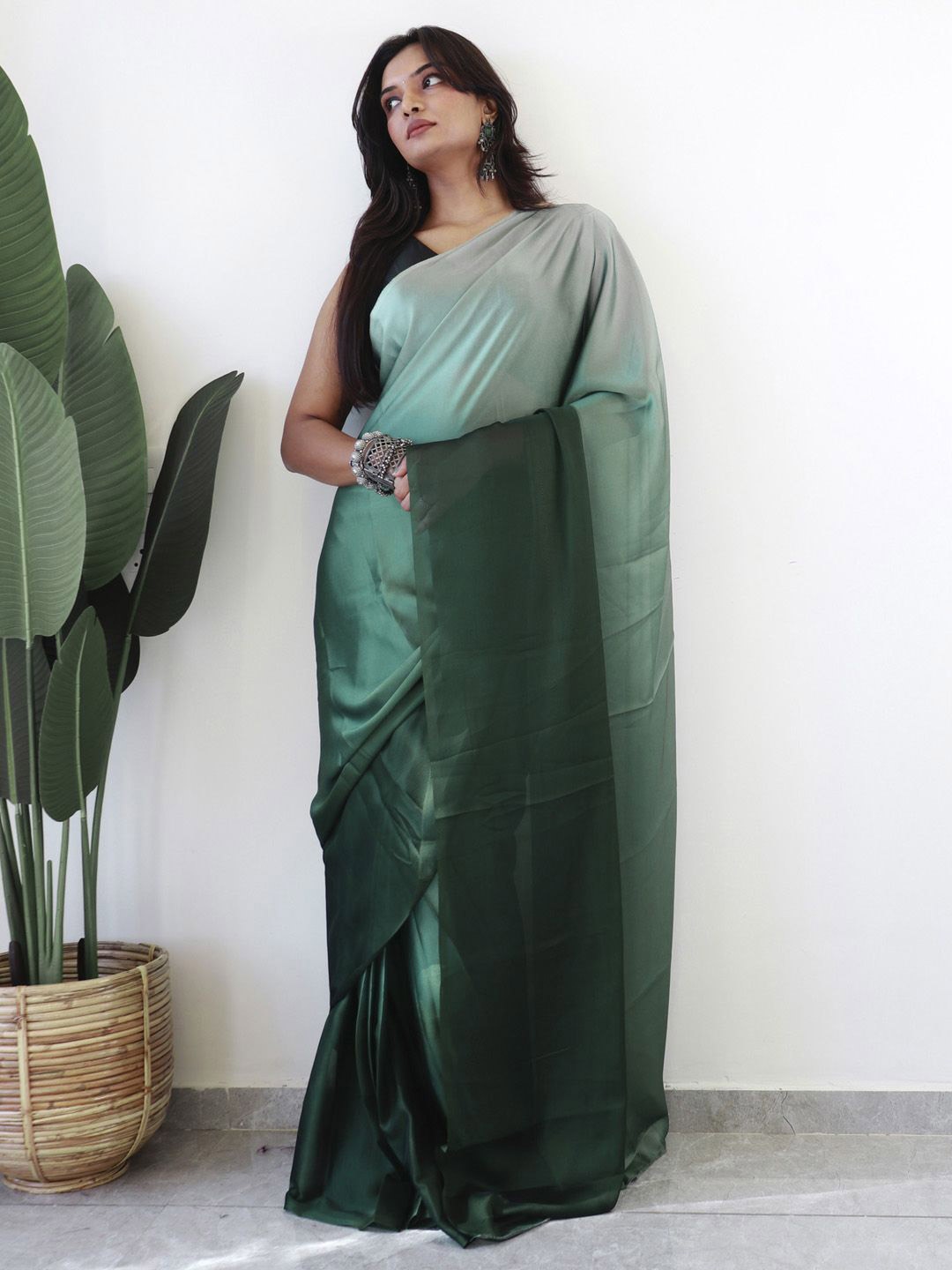 

Mitera Ombre Poly Georgette Ready to Wear Saree, Green