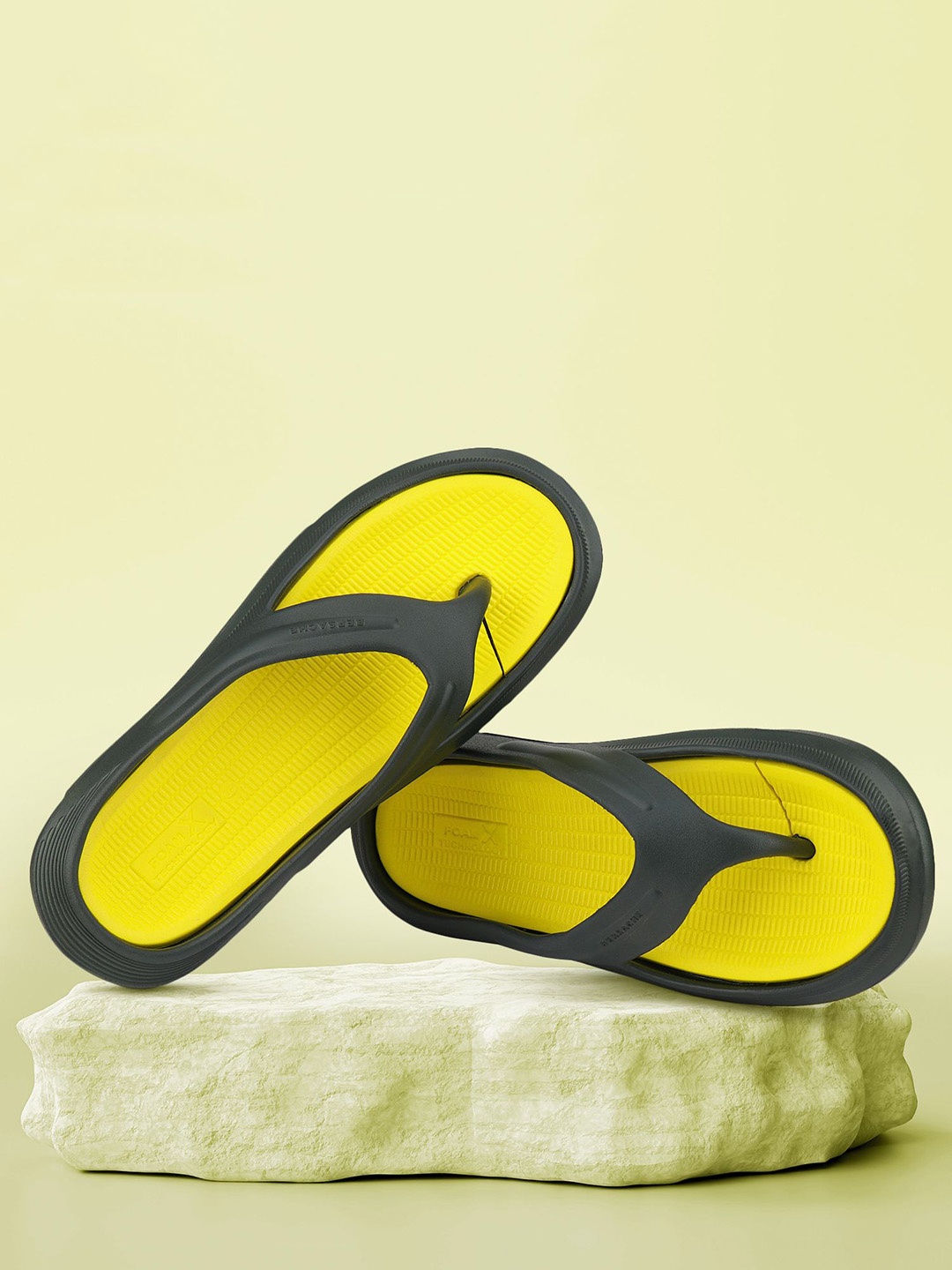 

BERSACHE Men Rubber Thong Flip-Flops, Black