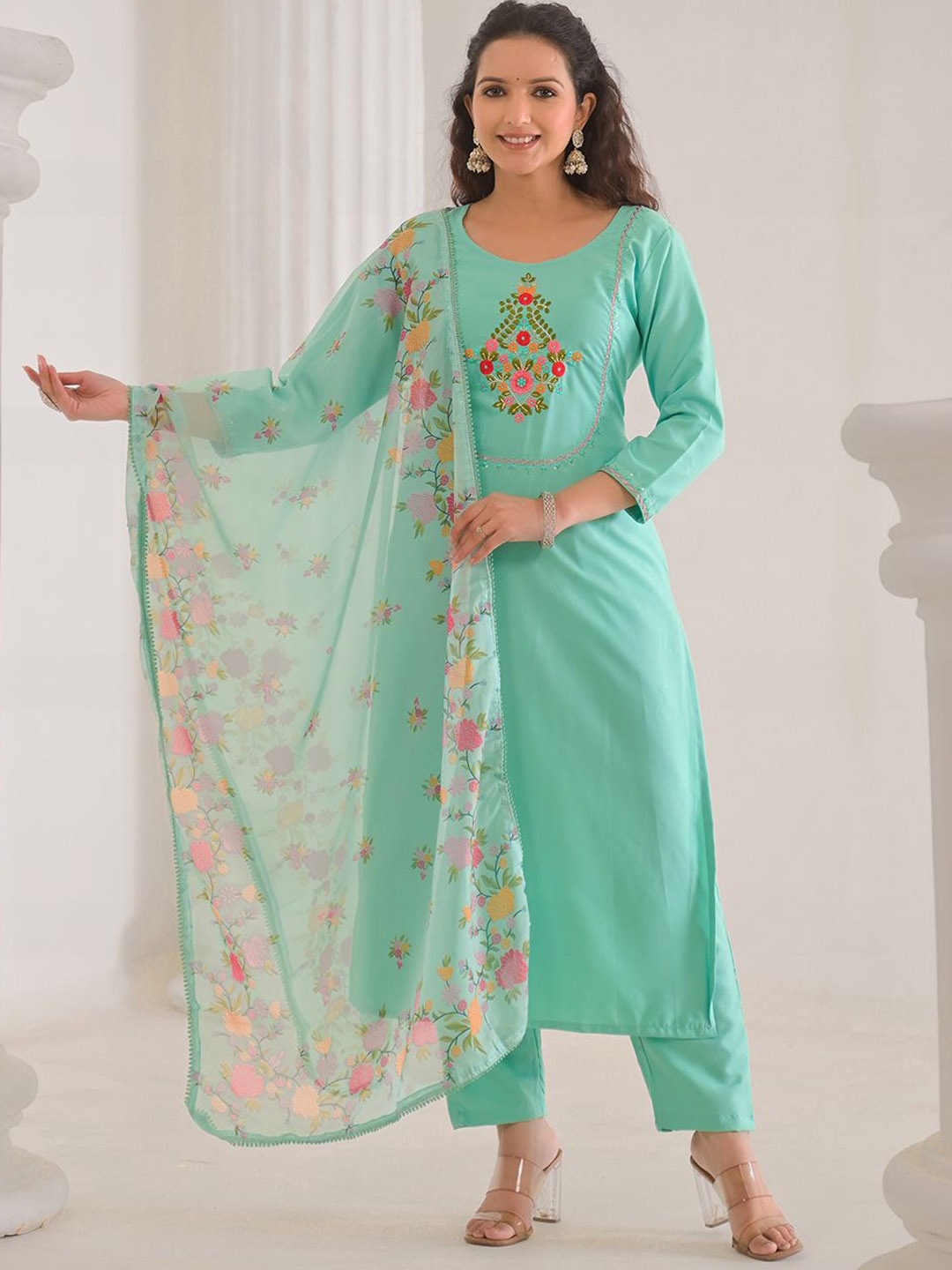 

Meena Bazaar Floral Embroidered Round Neck Kurta With Trousers & Dupatta, Sea green