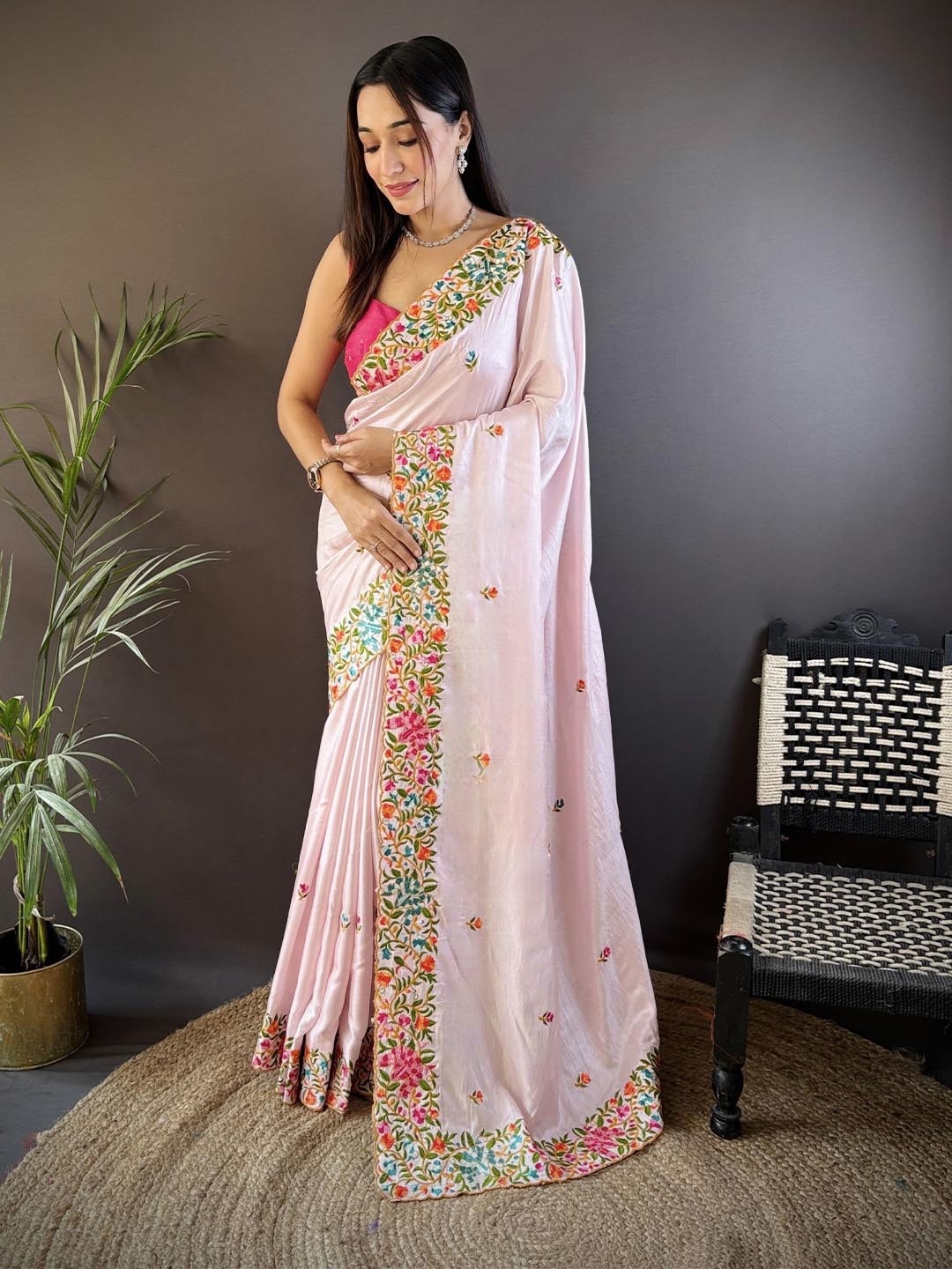 

NIWAA Floral Embroidered Jute Cotton Saree, Pink