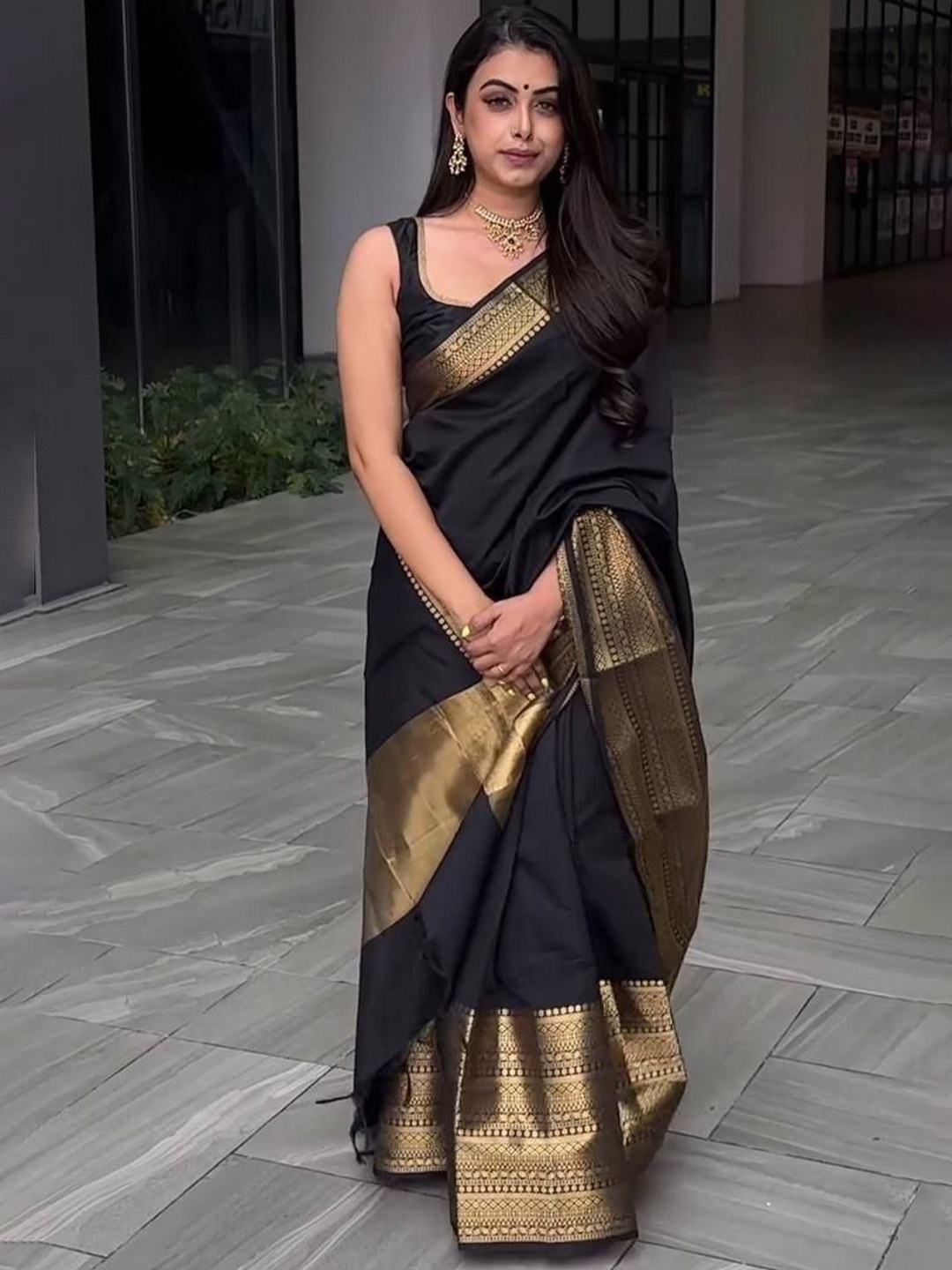 

VILLE FASHION Zari Art Silk Kanjeevaram Saree, Black