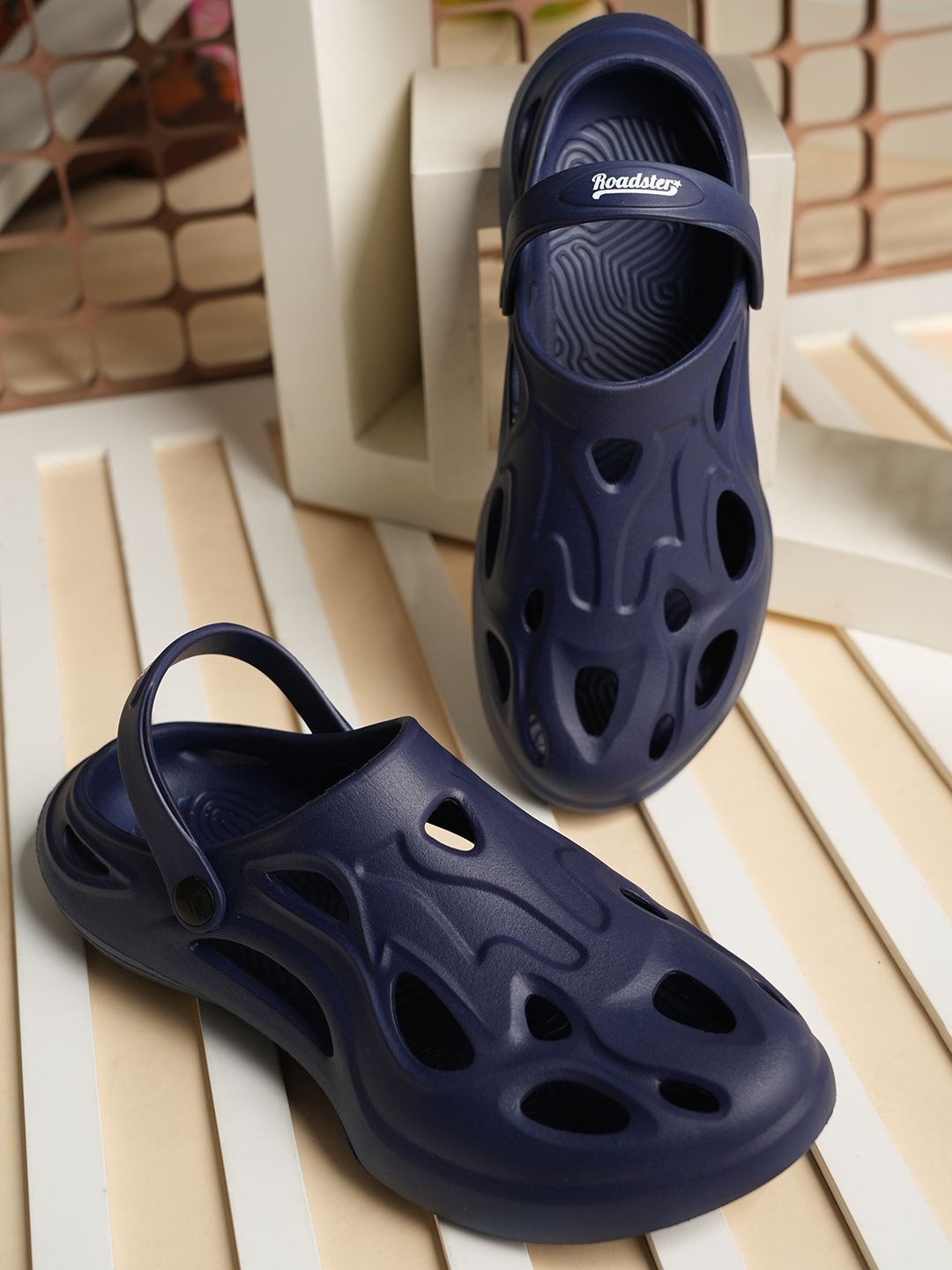 

The Roadster Lifestyle Co Men Casual Clogs, Navy blue