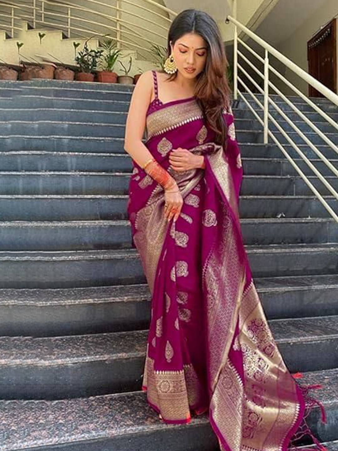 

VILLE FASHION Woven Design Zari Art Silk Kanjeevaram Saree, Purple