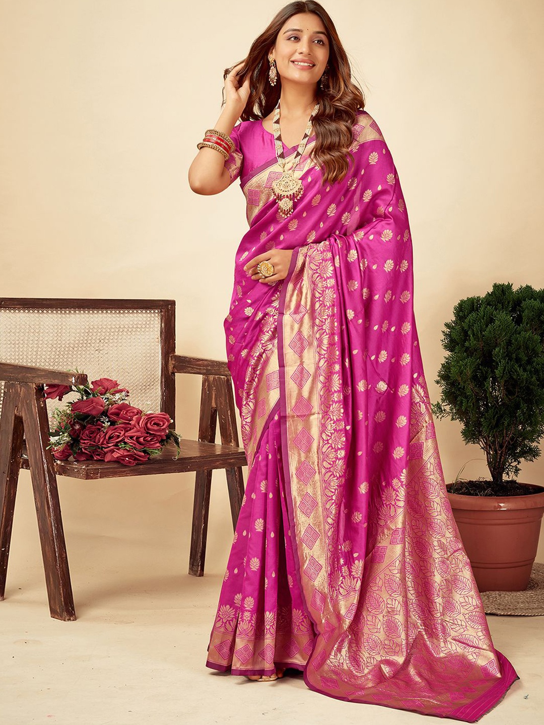

HERE&NOW Woven Design Zari Silk Blend Banarasi Saree, Magenta