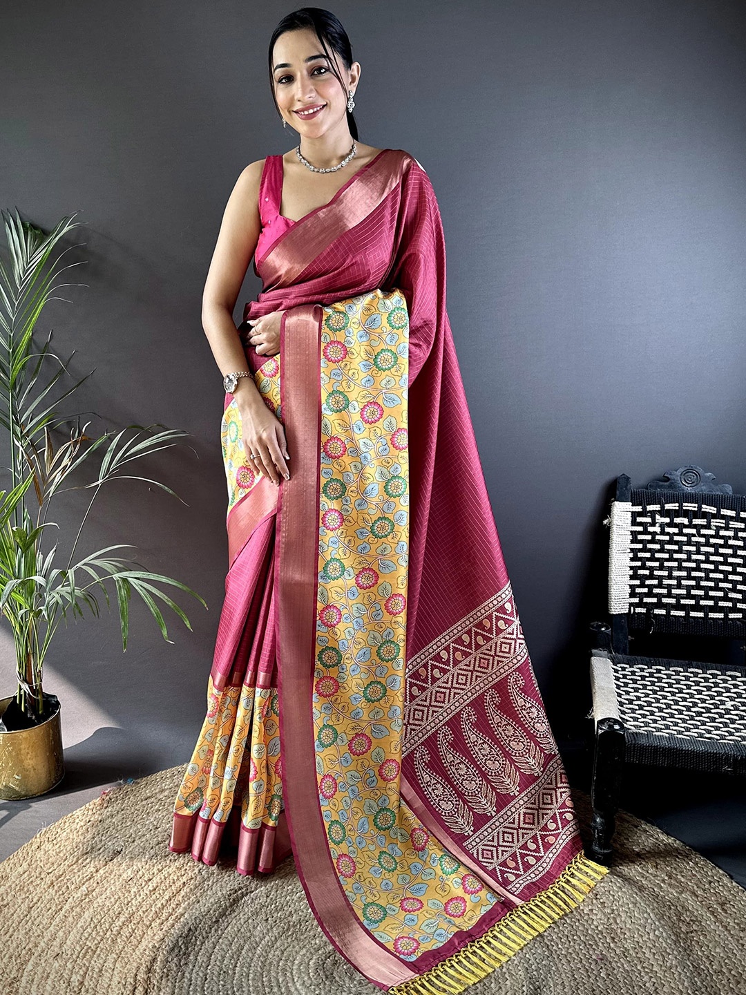

NIWAA Kalamkari Zari Silk Blend Saree, Red
