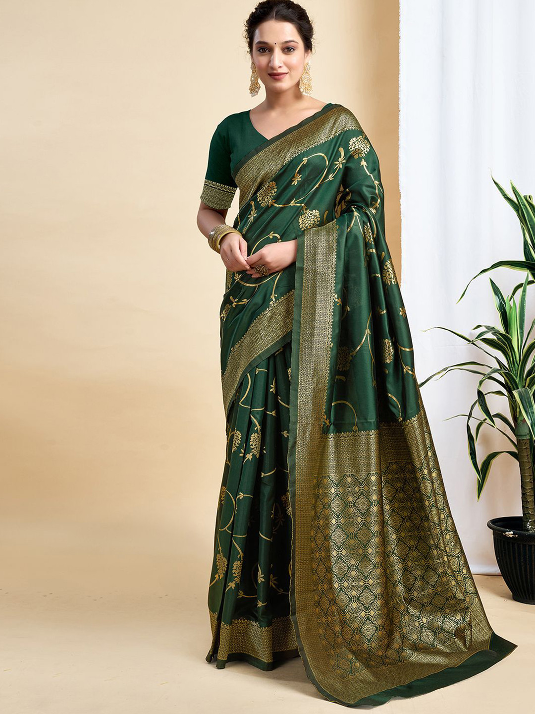 

HERE&NOW Woven Design Zari Silk Blend Banarasi Saree, Green