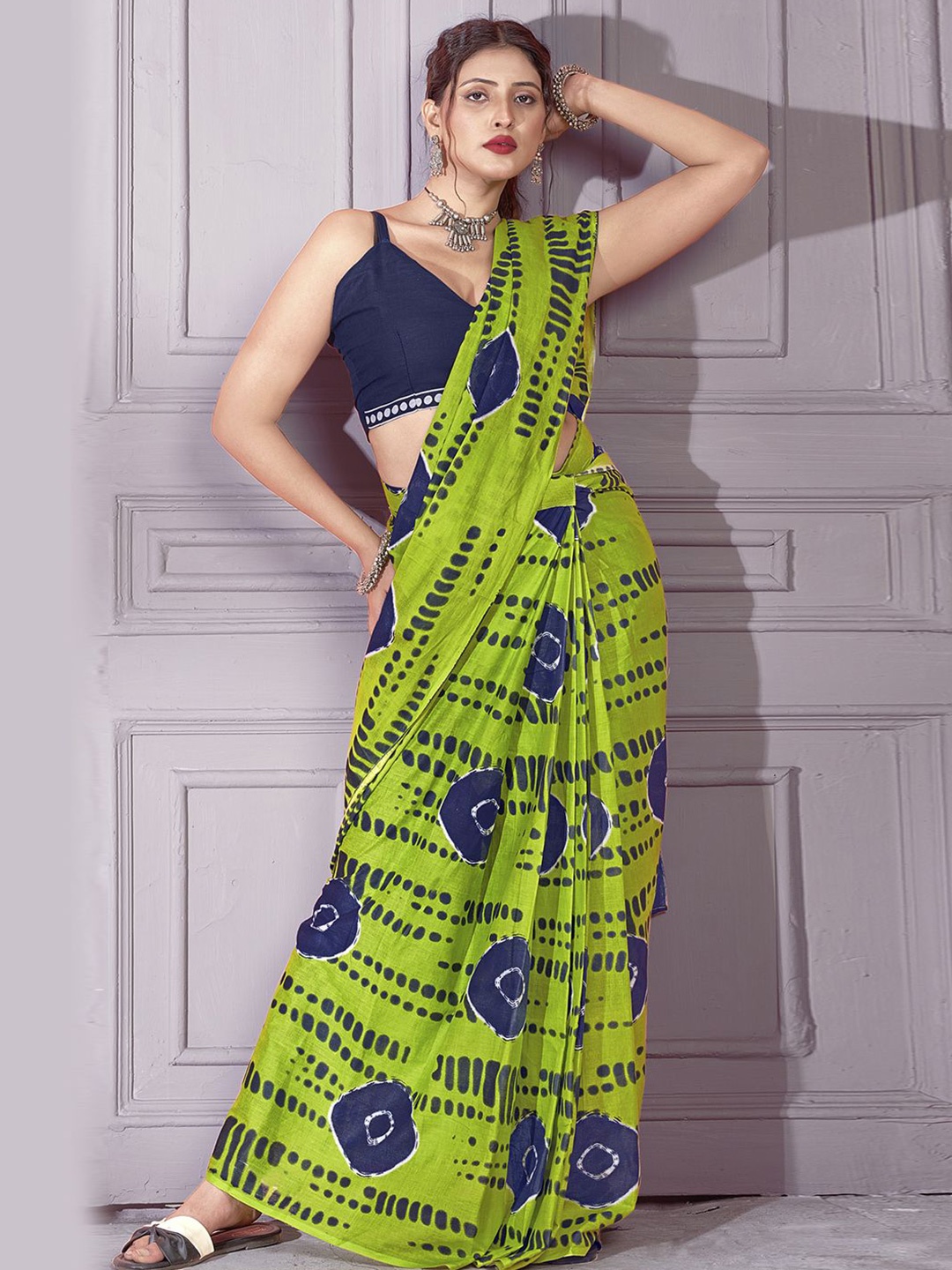 

Anouk Rustic Tie and Dye Saree, Green