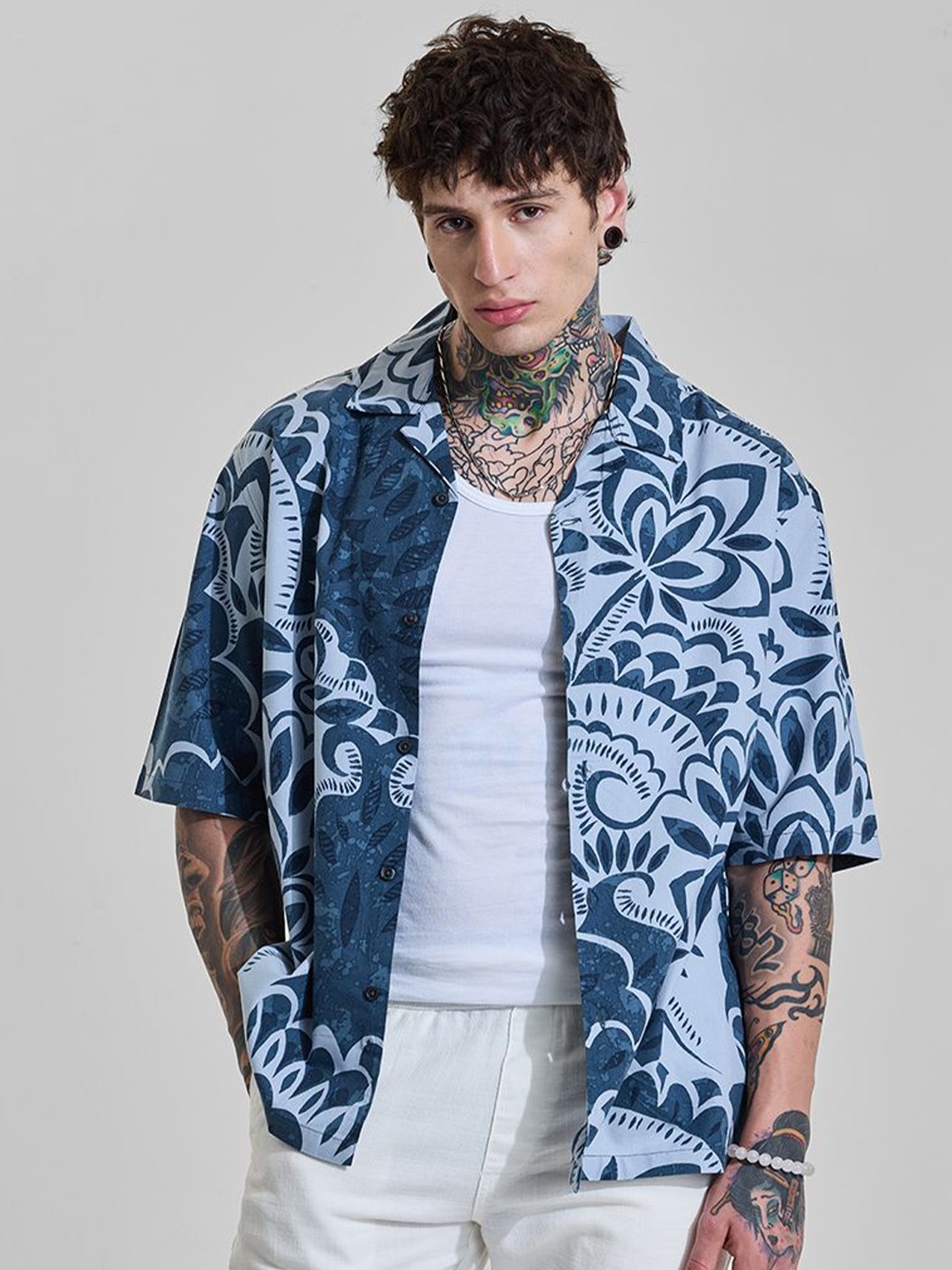 

Snitch Men Floral Opaque Printed Casual Shirt, Navy blue