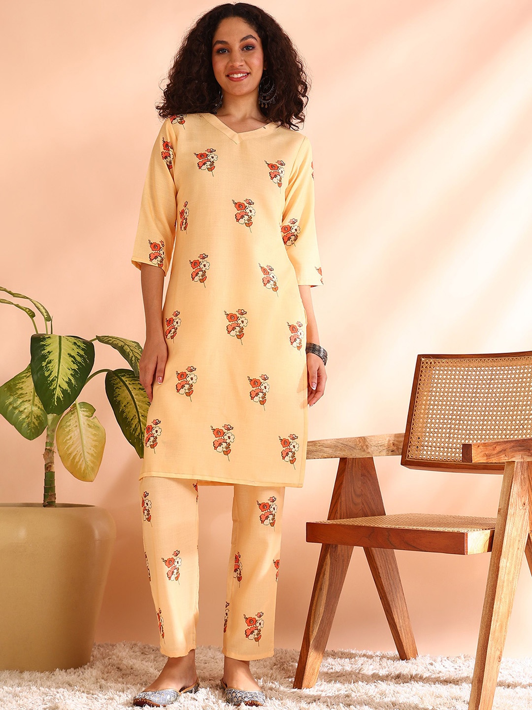 

DIVASTRI Floral Printed V Neck Regular Kurta With Trousers, Yellow