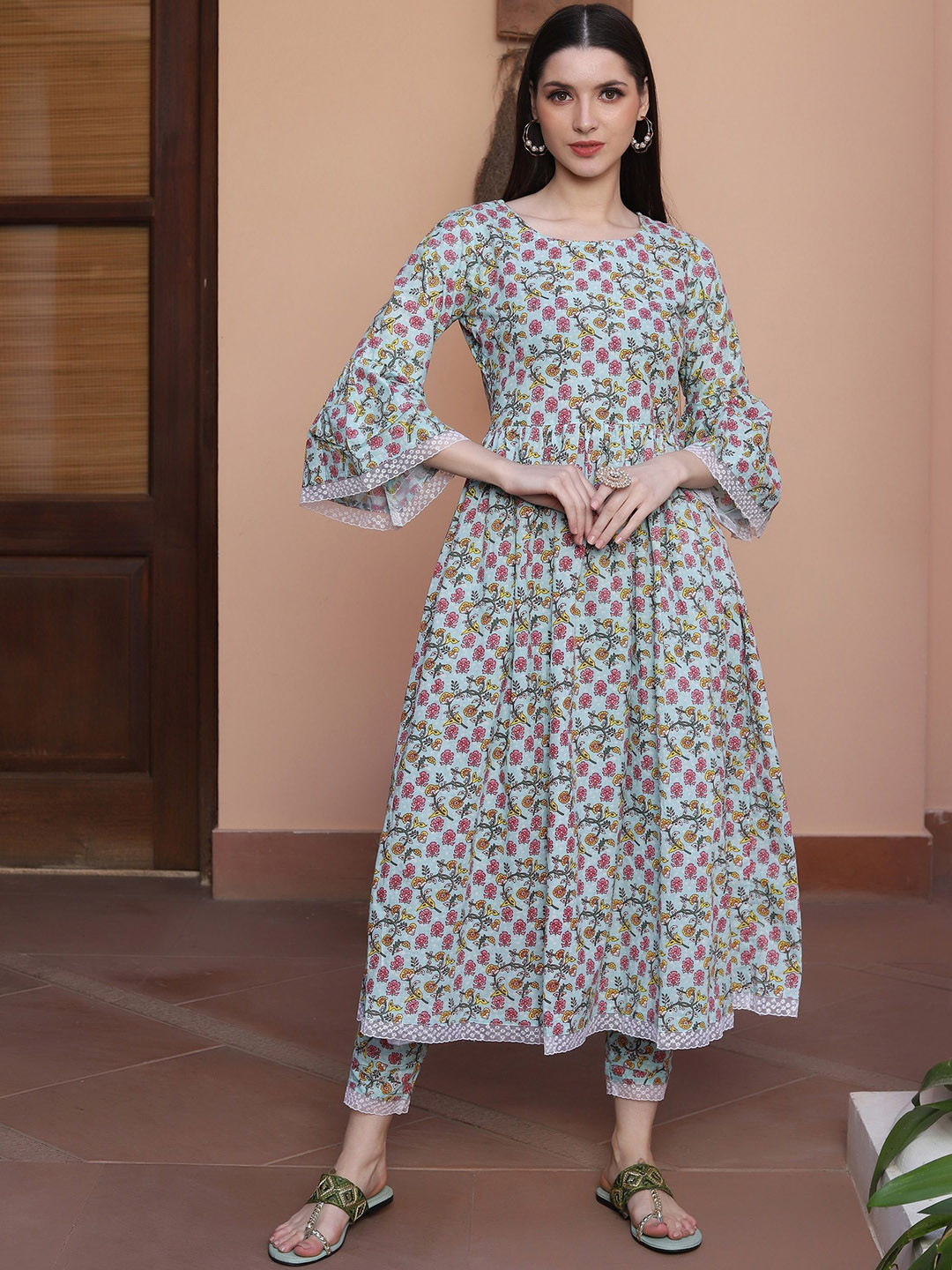 

HRITIKA Floral Printed Round Neck Anarkali Kurta With Trousers, Blue