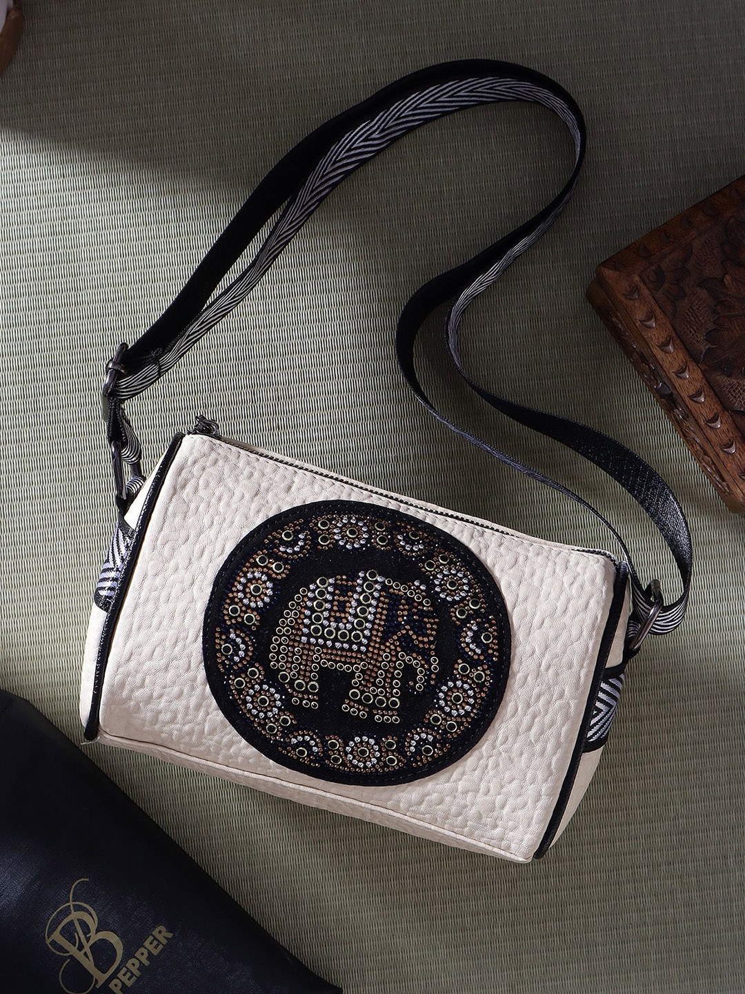 

Bag Pepper Animal PU Structured Sling Bag, White