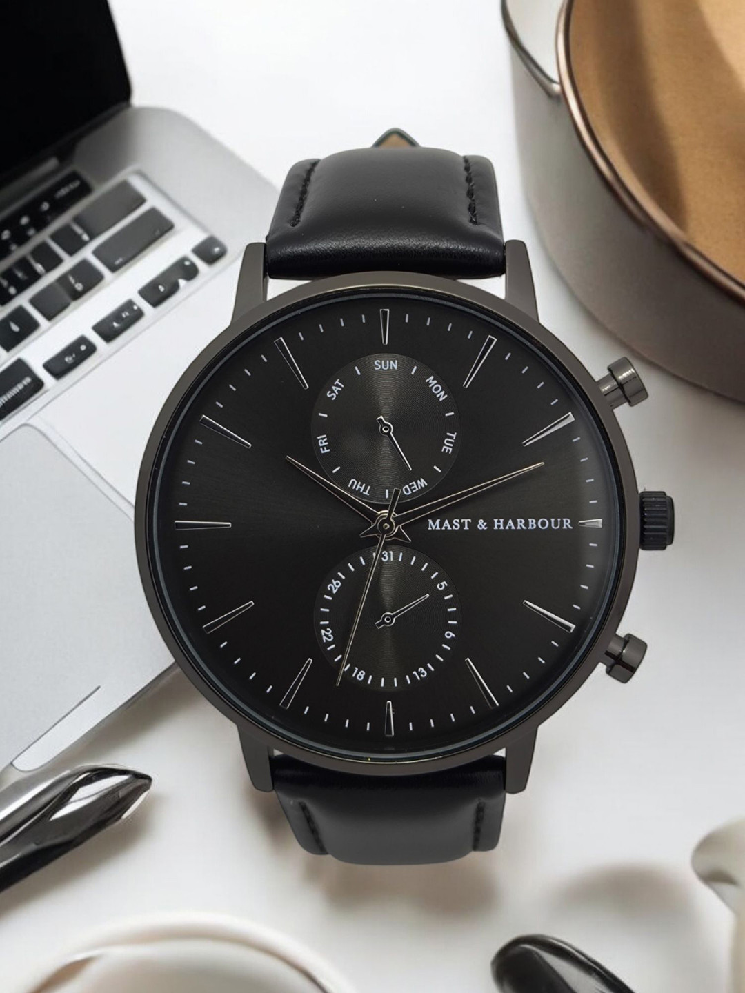

Mast & Harbour Men Brass Dial & Leather Straps Analogue Watch MPMHI-011-GUN, Black