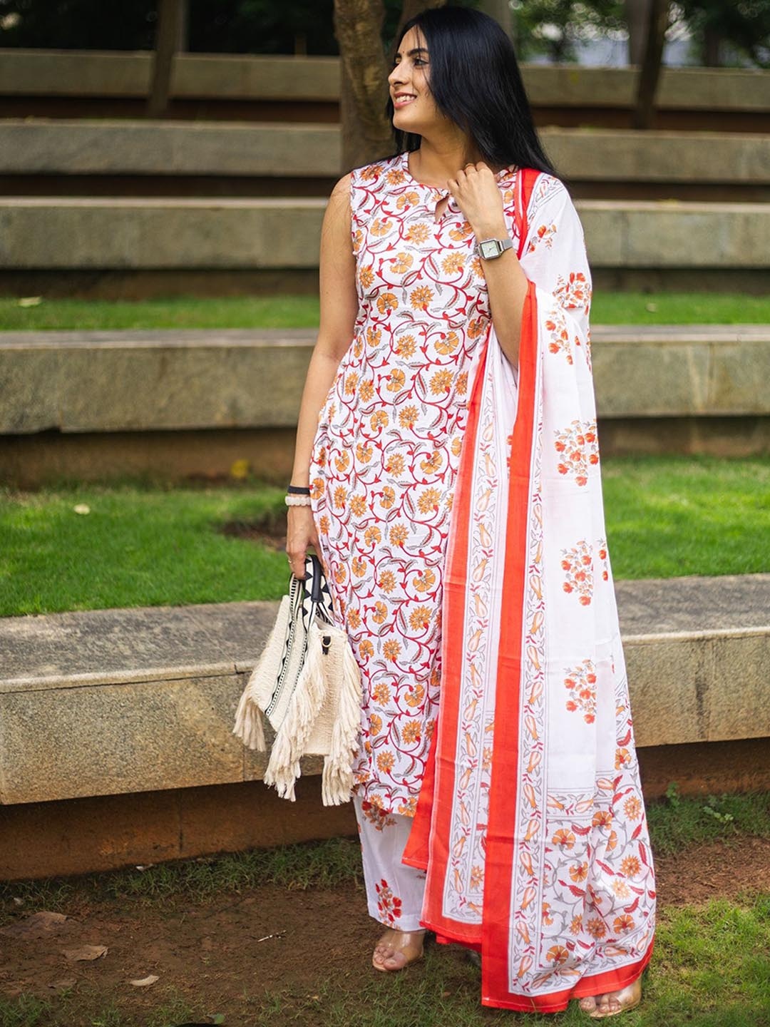 

RADOSS Women Floral Printed Regular Pure Cotton Kurta with Trousers & With Dupatta, White