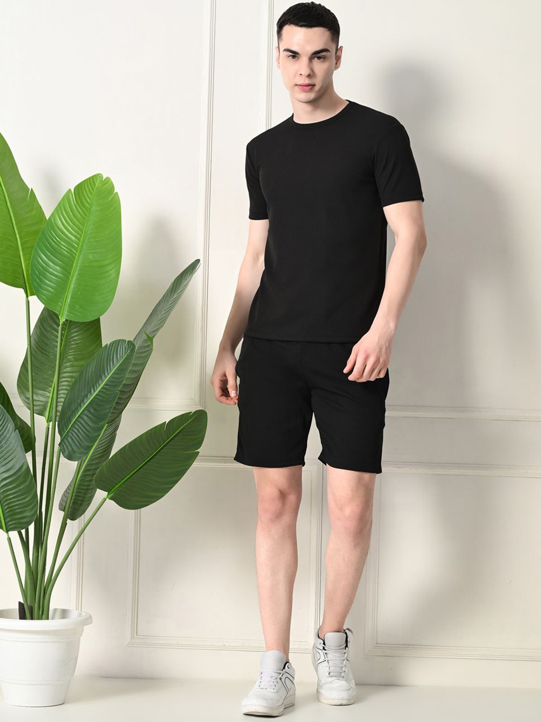 

CLAFOUTIS Round Neck T-Shirt With Shorts, Black