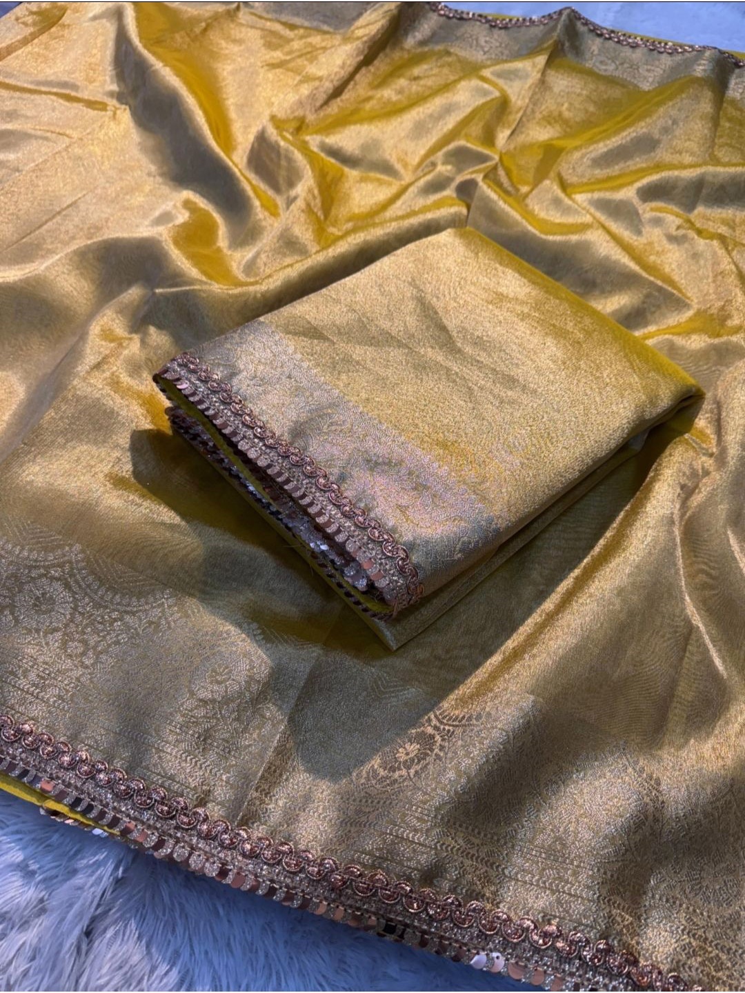 

DIVASTRI Patchwork Tissue Banarasi Saree, Yellow