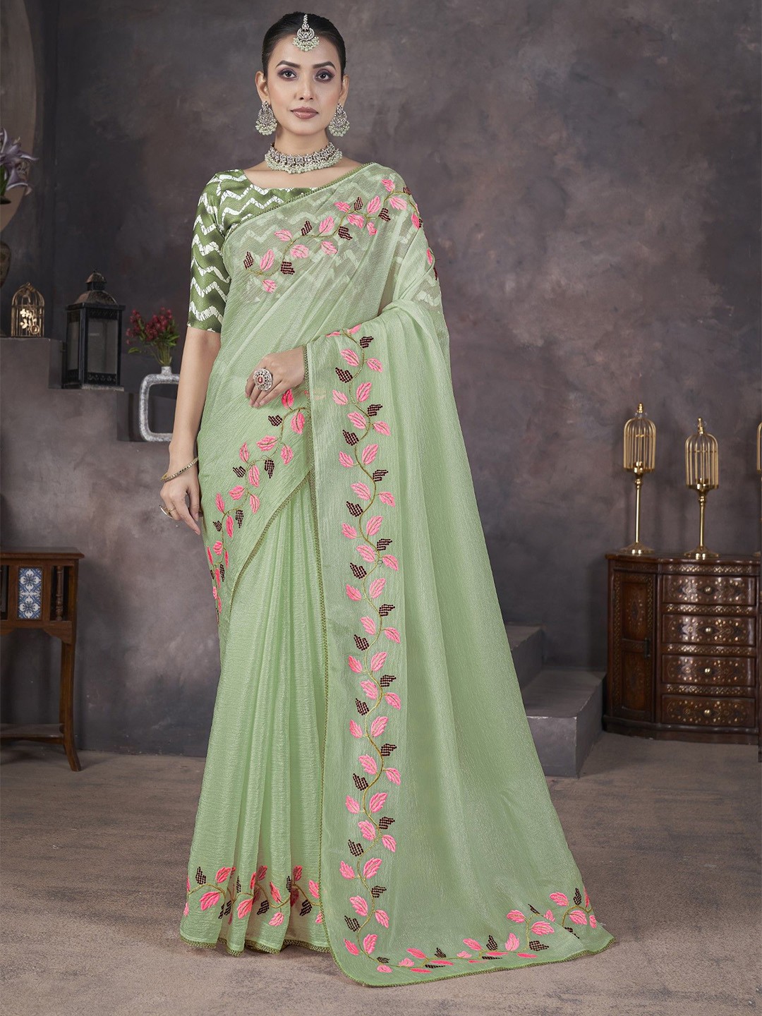 

DIVASTRI Floral Embroidered Poly Georgette Saree, Green
