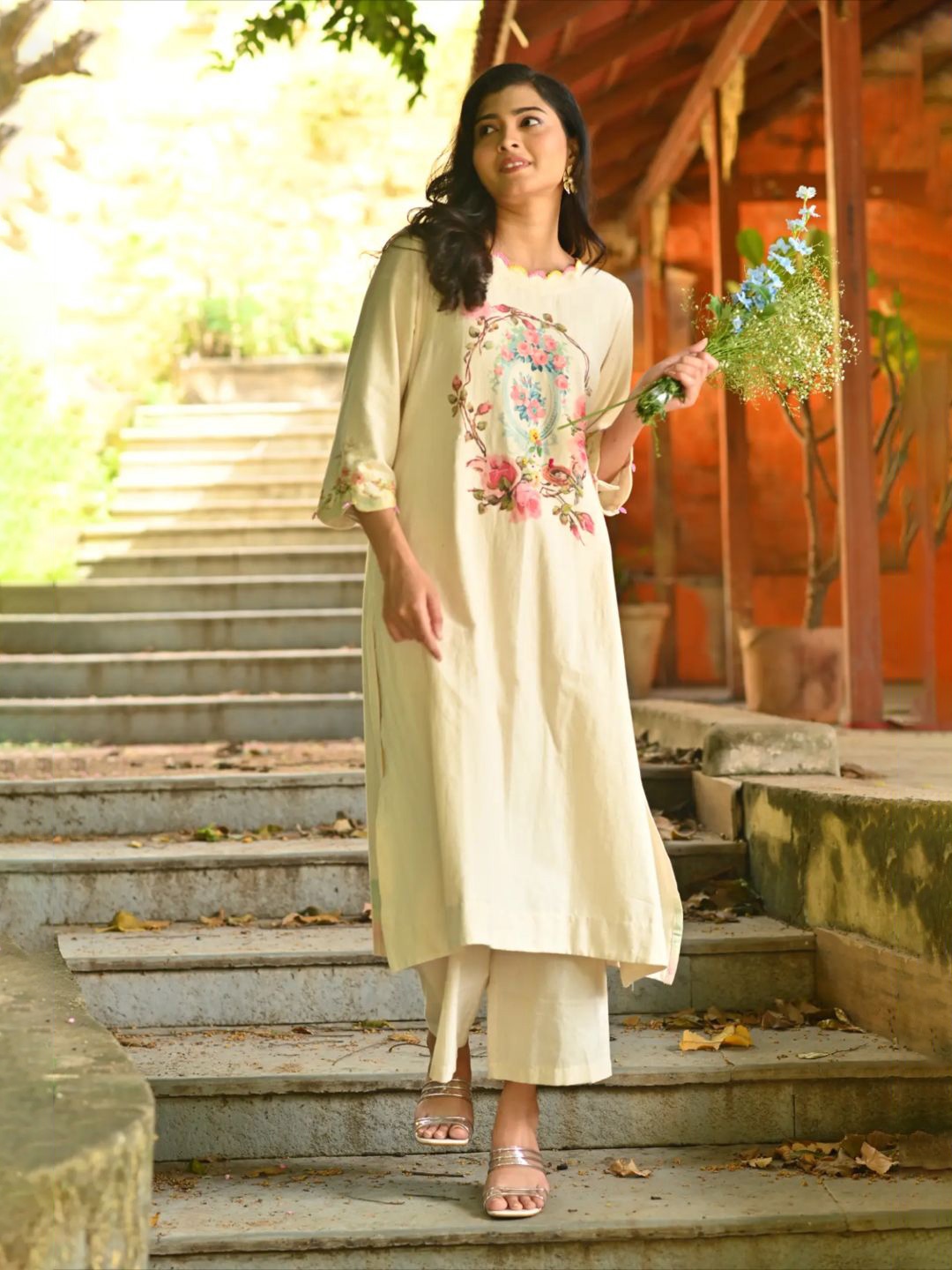 

KUHOOCO Floral Printed Thread Work Cotton Straight Kurta, White