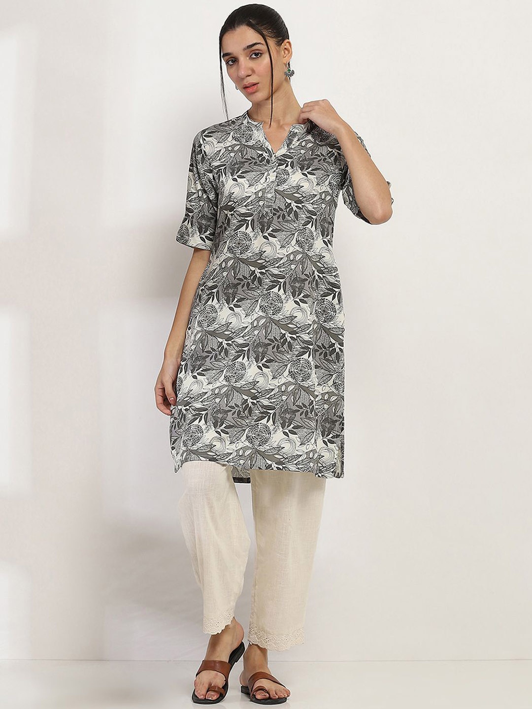 

Rangriti Floral Printed Mandarin Collar Cotton Straight Kurta, Black