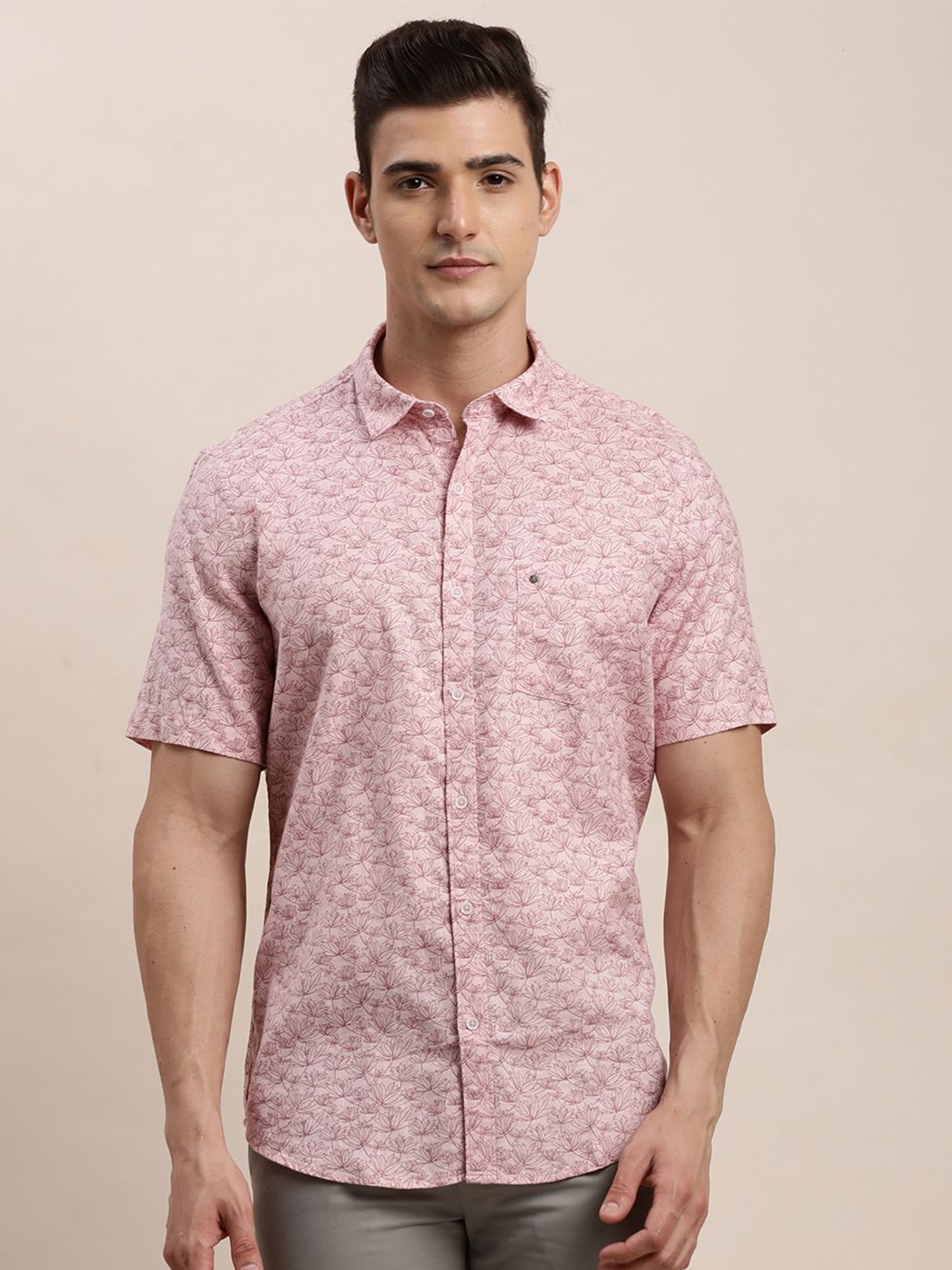 

Turtle Men Relaxed Slim Fit Opaque Printed Casual Shirt, Pink