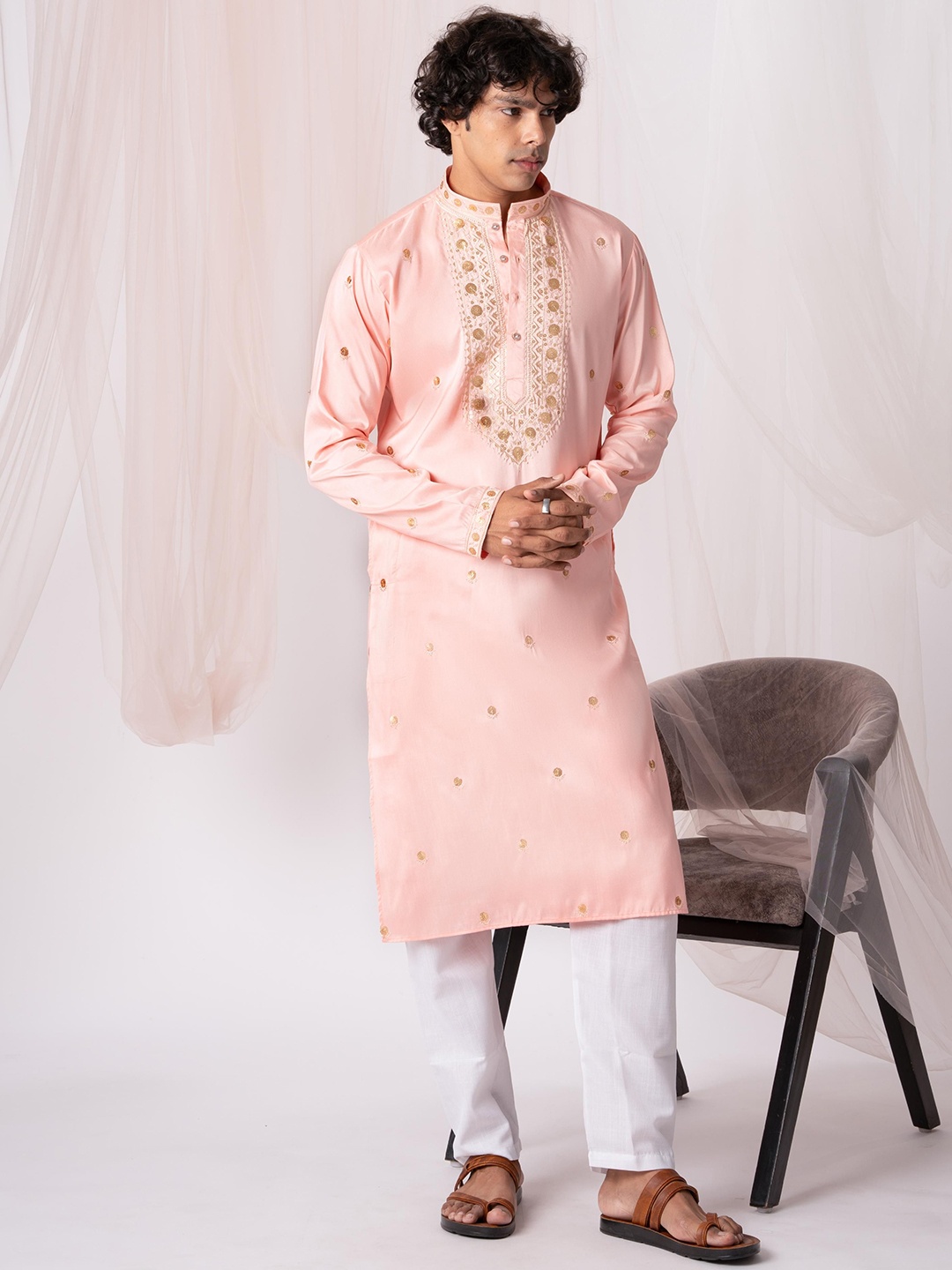 

5 Stitch Ethnic Motifs Embroidered Sequinned Mandarin Collar Chanderi Silk Kurta, Pink