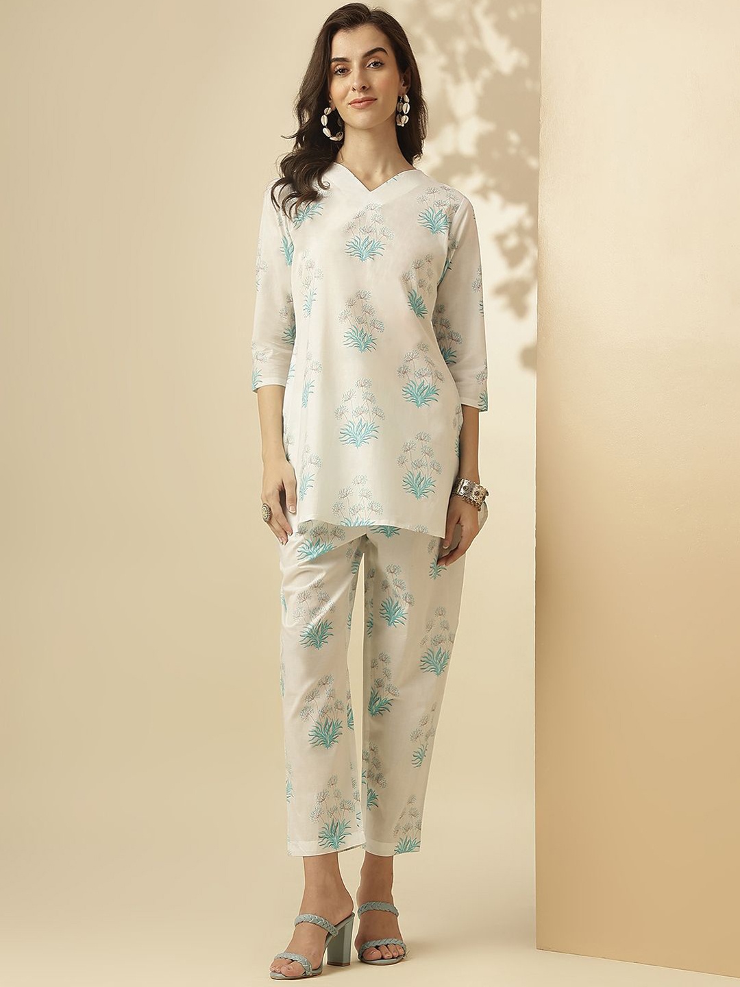 

HRITIKA Floral Printed Pure Cotton V-Neck Tunic With Trousers, White