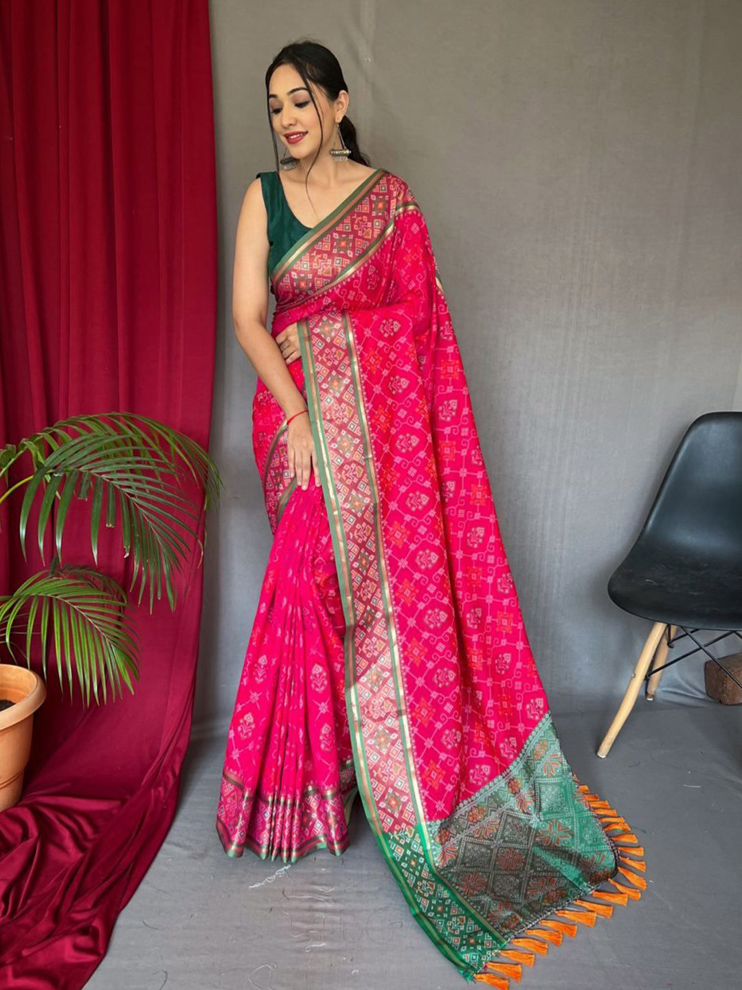 

NIWAA Pure Silk Patola Saree, Pink