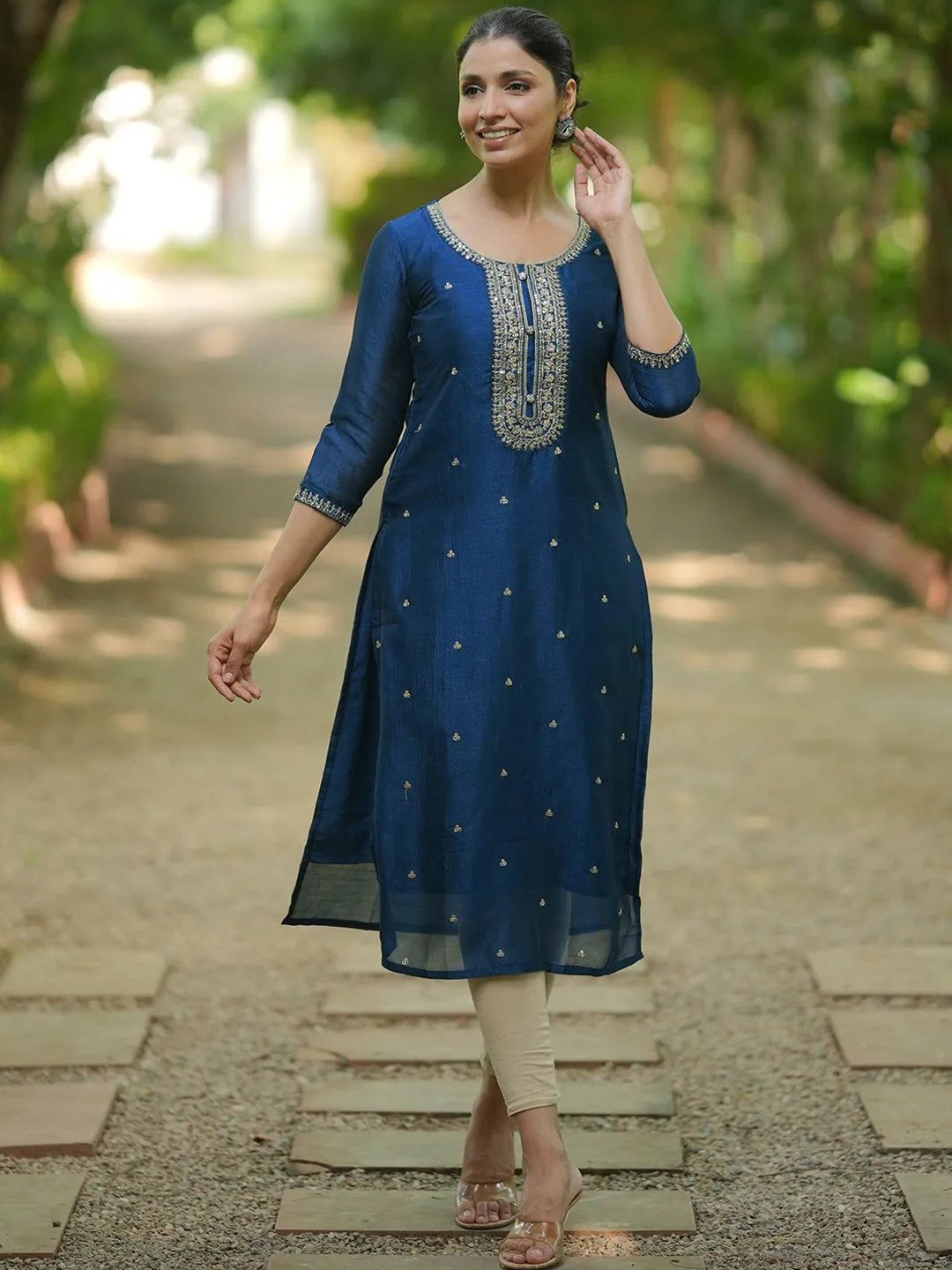 

Tulip Eden Floral Embroidered Round Neck Silk Straight Kurta, Blue