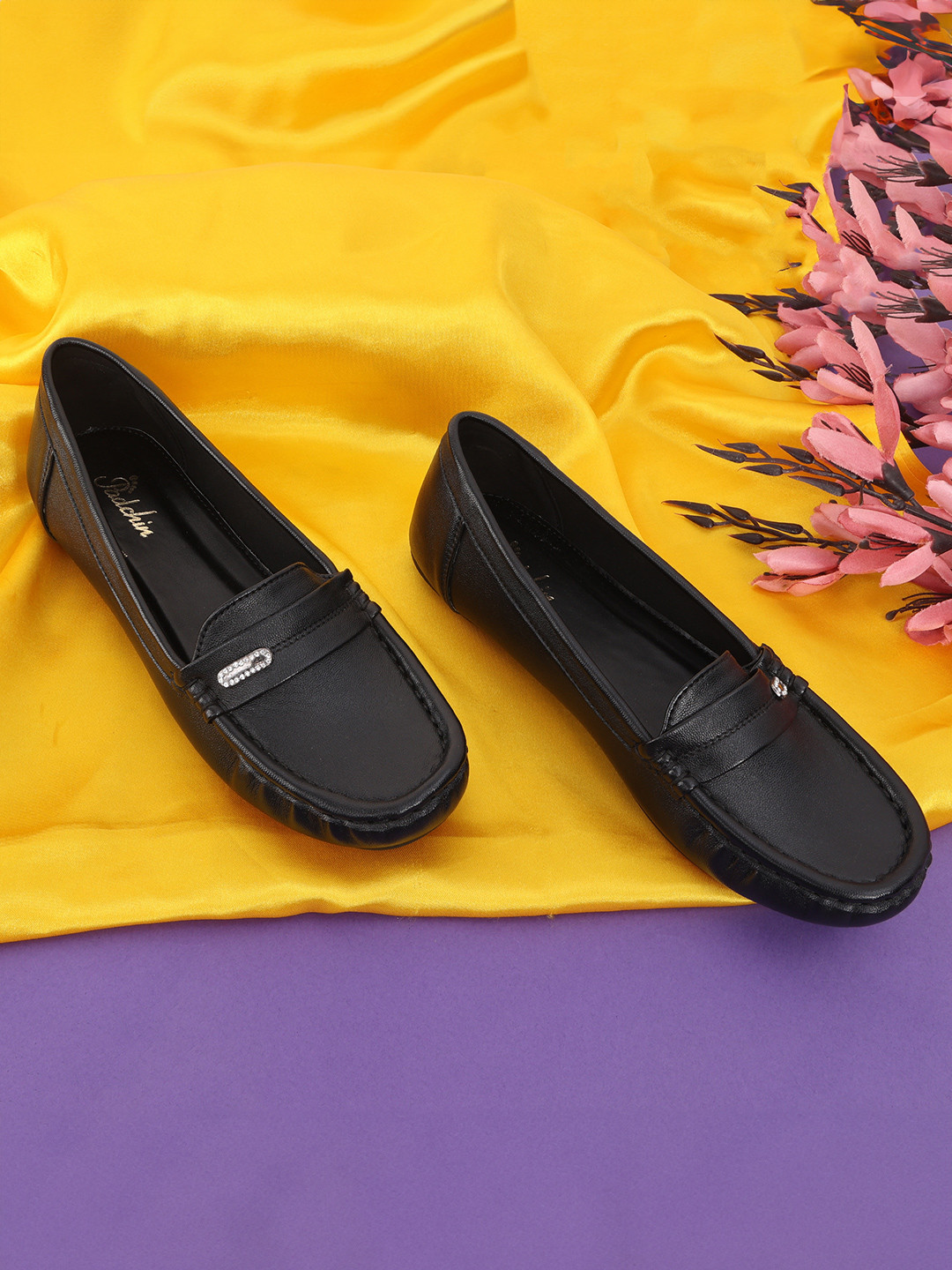 

Padchin Women Loafers, Black