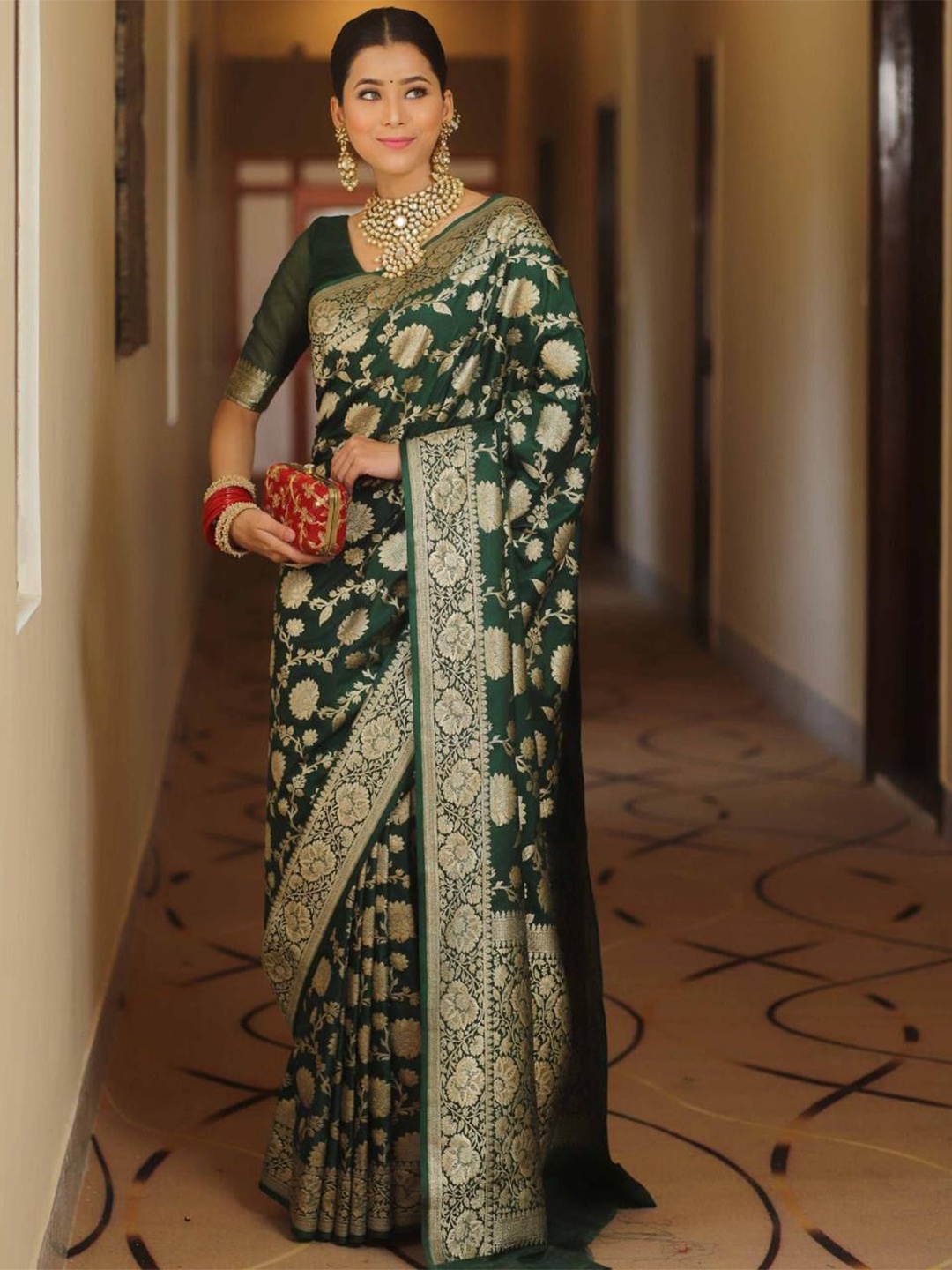 

VILLE FASHION Woven Design Zari Art Silk Kanjeevaram Saree, Green