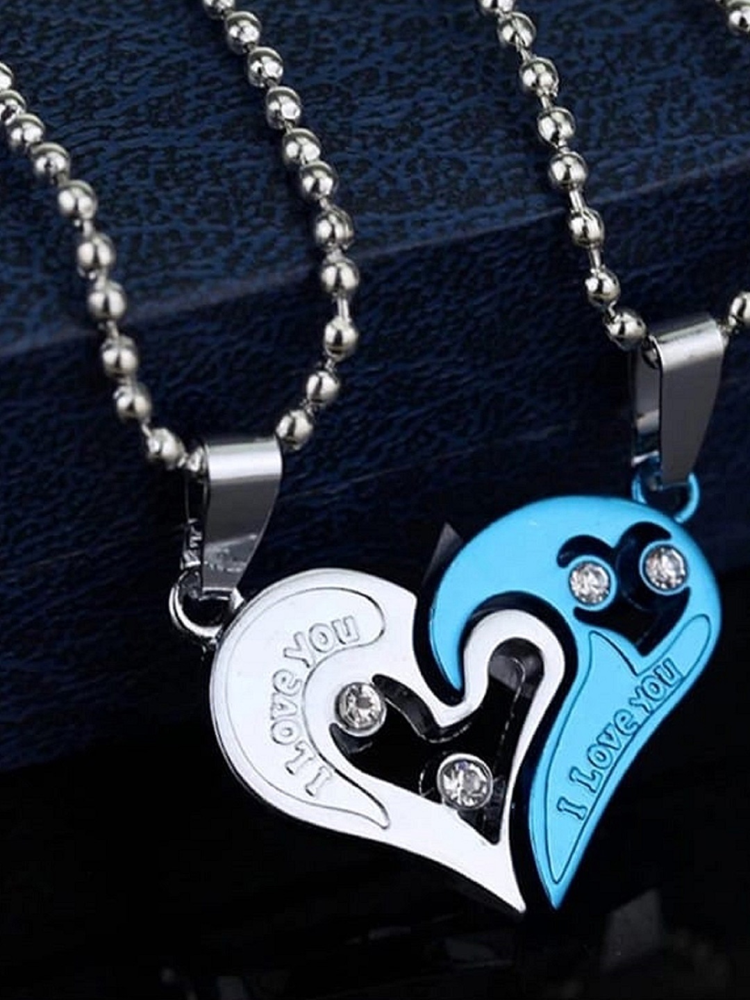

PASU FASHION Silver-Plated Heart Shaped Pendants with Chains